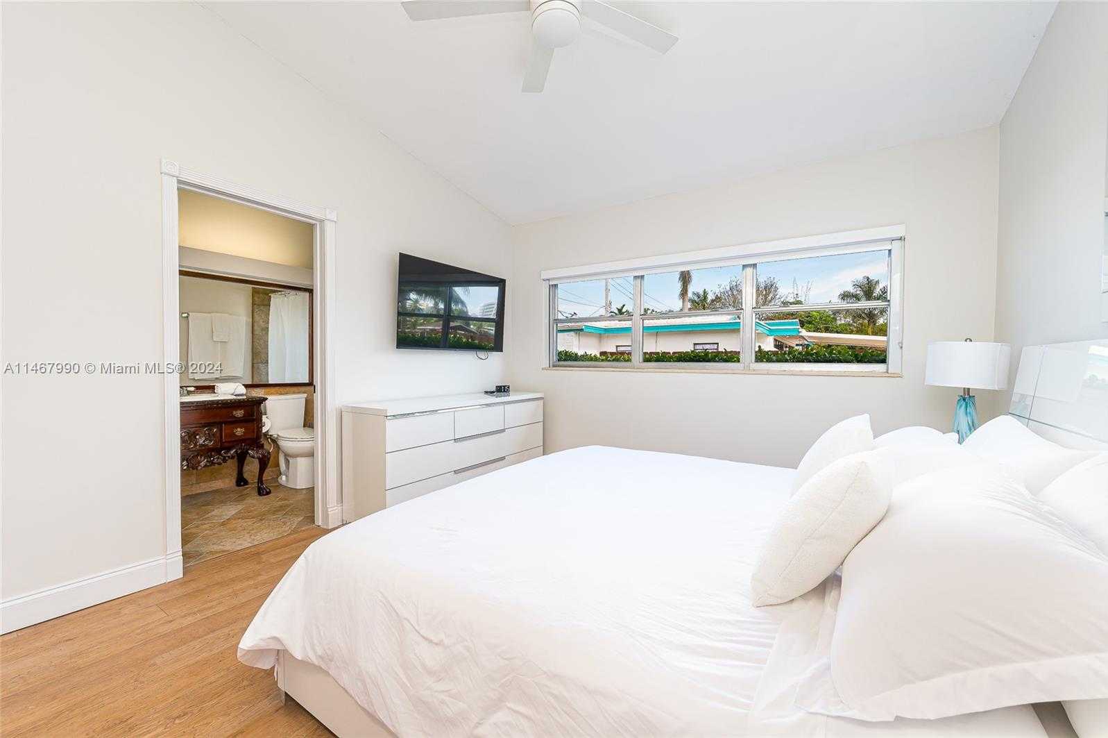 Small Image of 2500 NORTH EAST 199TH ST, Miami Number 43