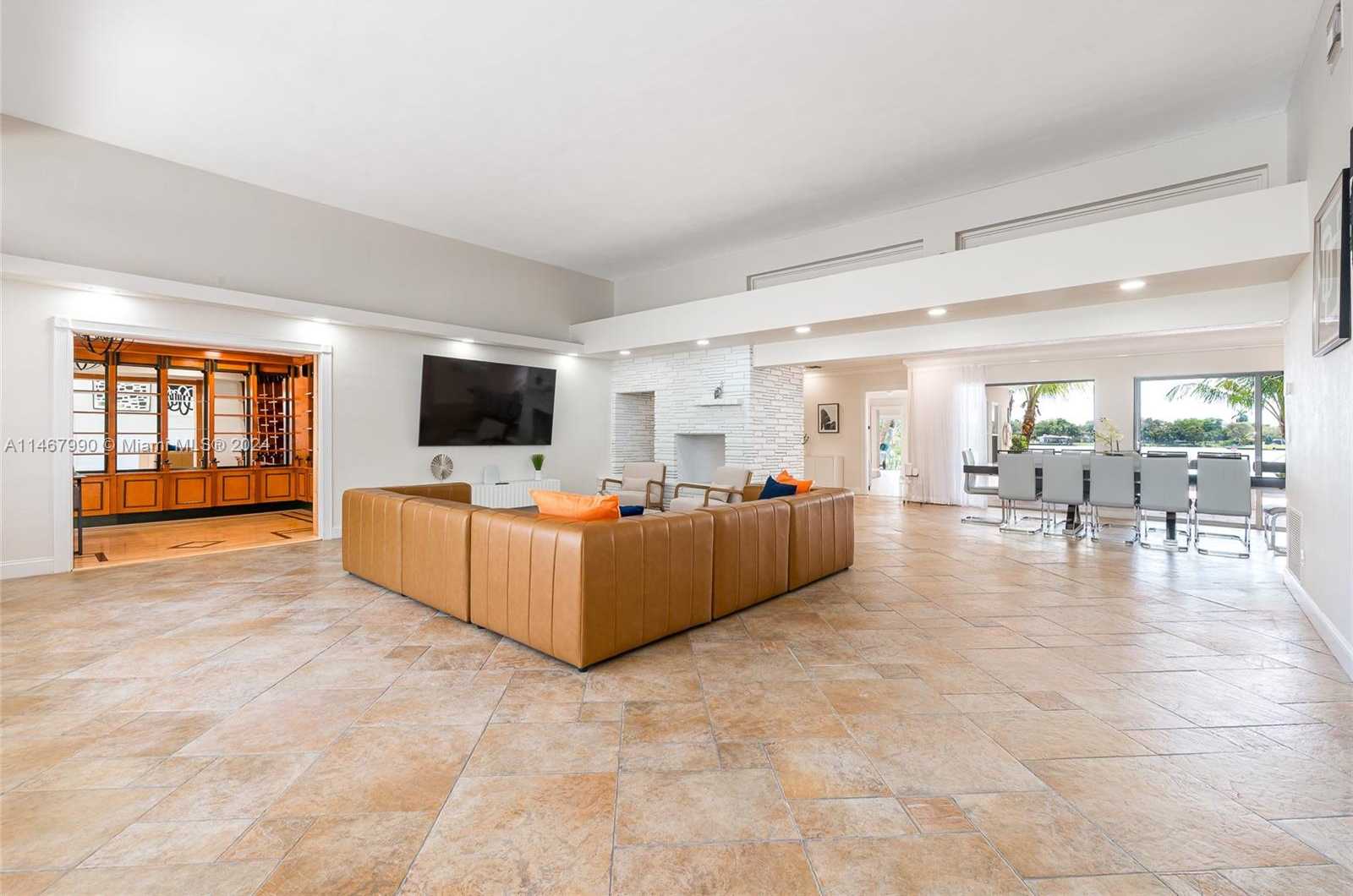Small Image of 2500 NORTH EAST 199TH ST, Miami Number 5
