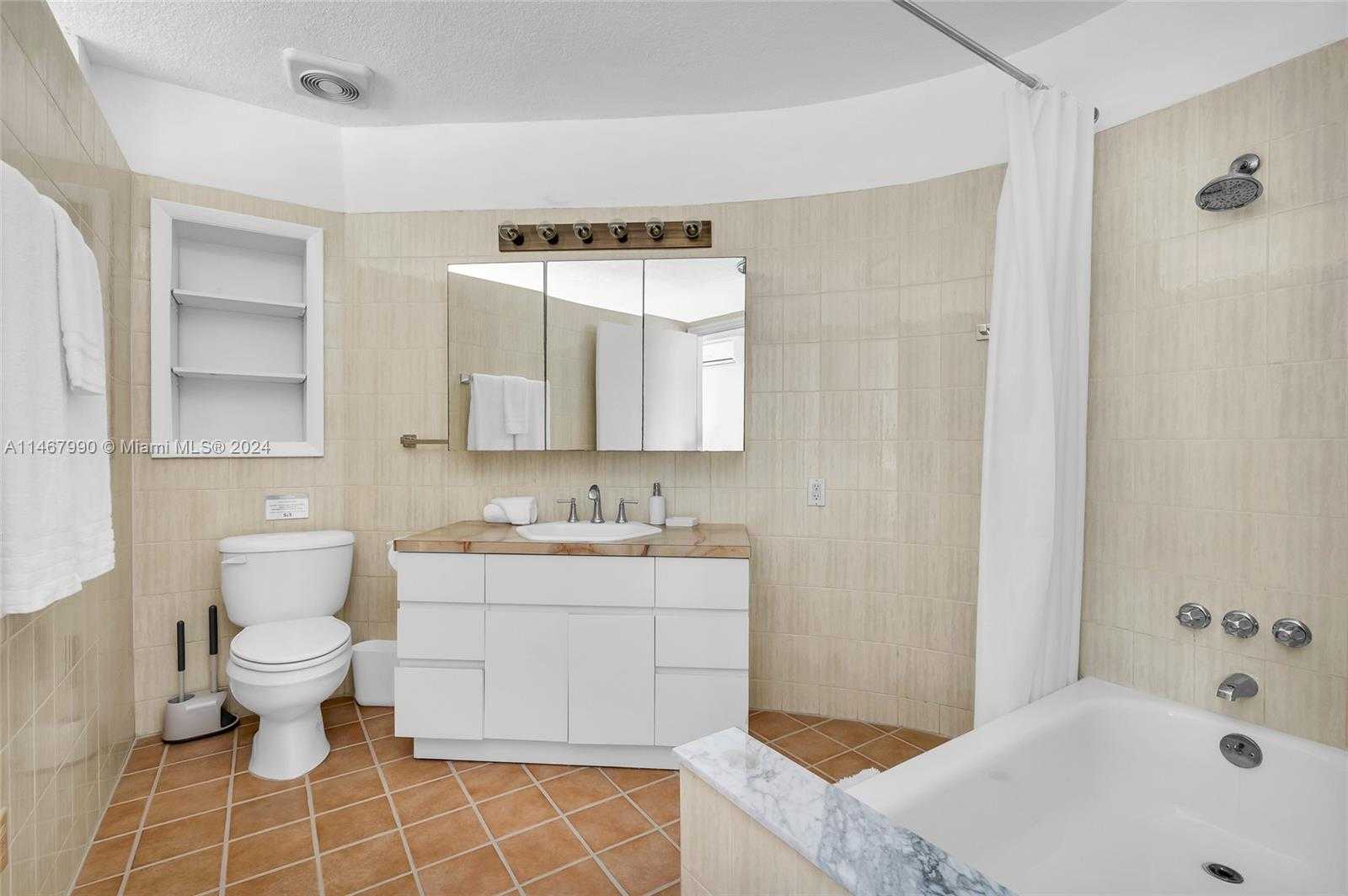 Small Image of 2500 NORTH EAST 199TH ST, Miami Number 50