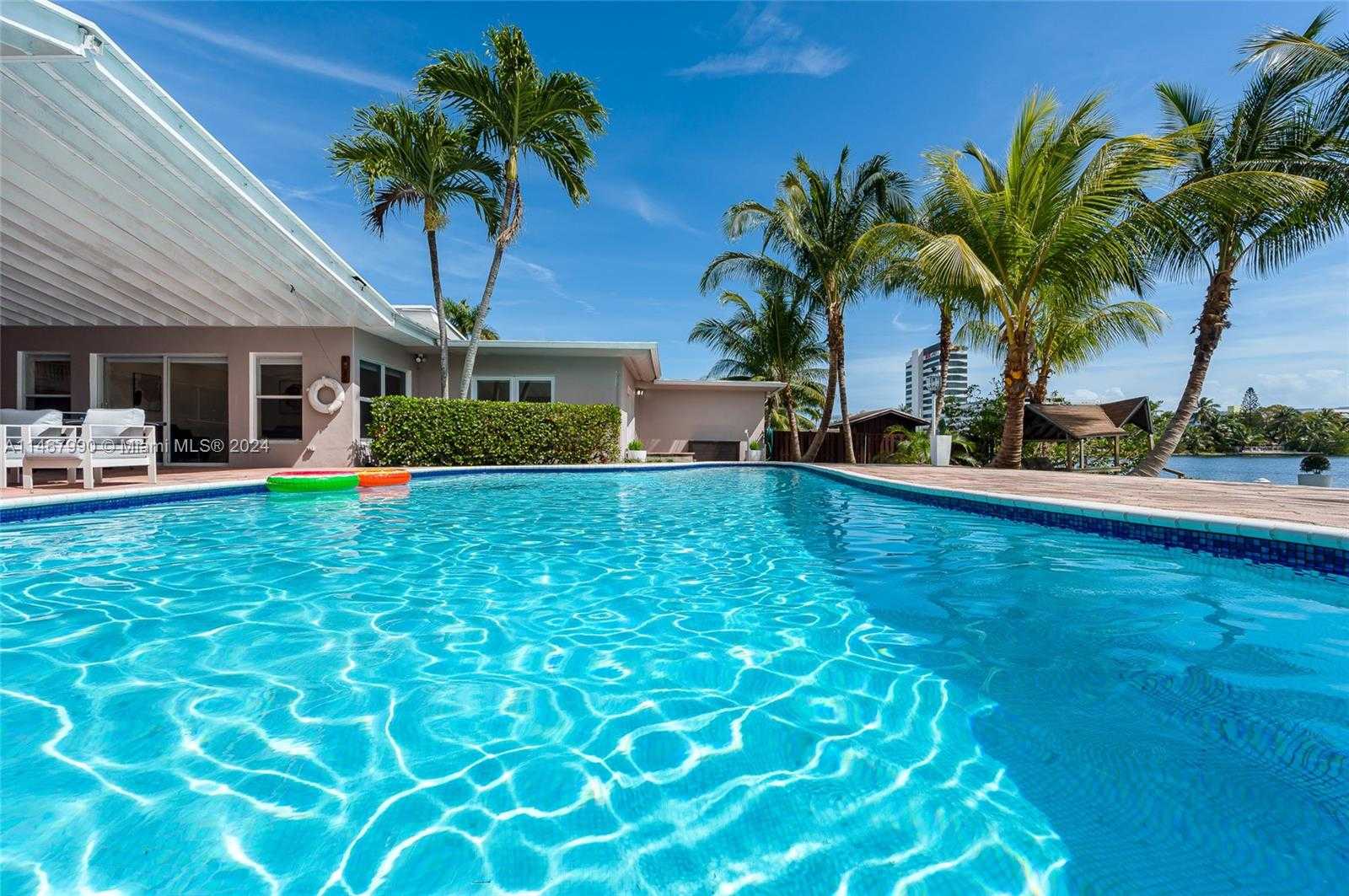 Small Image of 2500 NORTH EAST 199TH ST, Miami Number 56