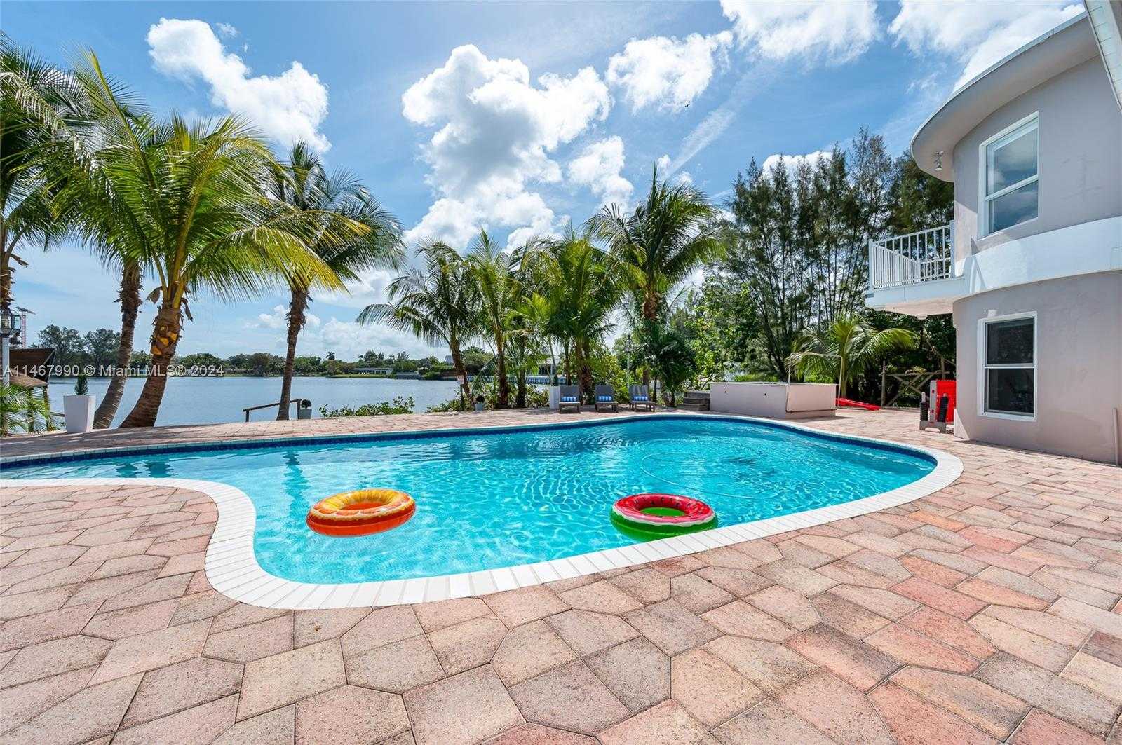 Small Image of 2500 NORTH EAST 199TH ST, Miami Number 57