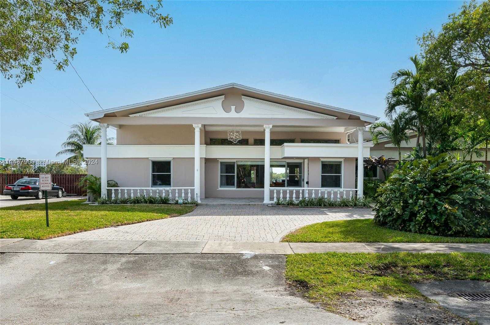 Small Image of 2500 NORTH EAST 199TH ST, Miami Number 64