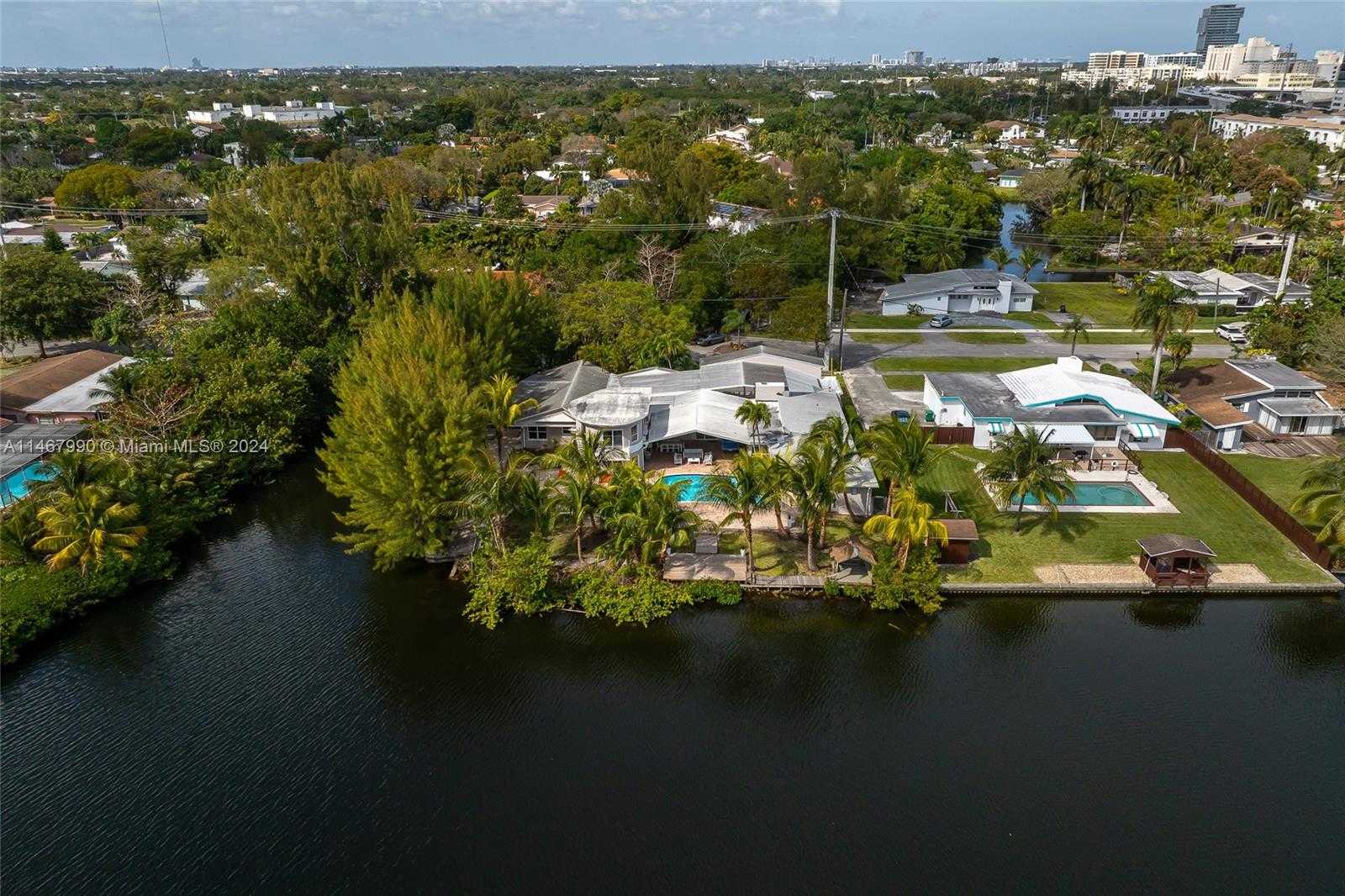 Small Image of 2500 NORTH EAST 199TH ST, Miami Number 68