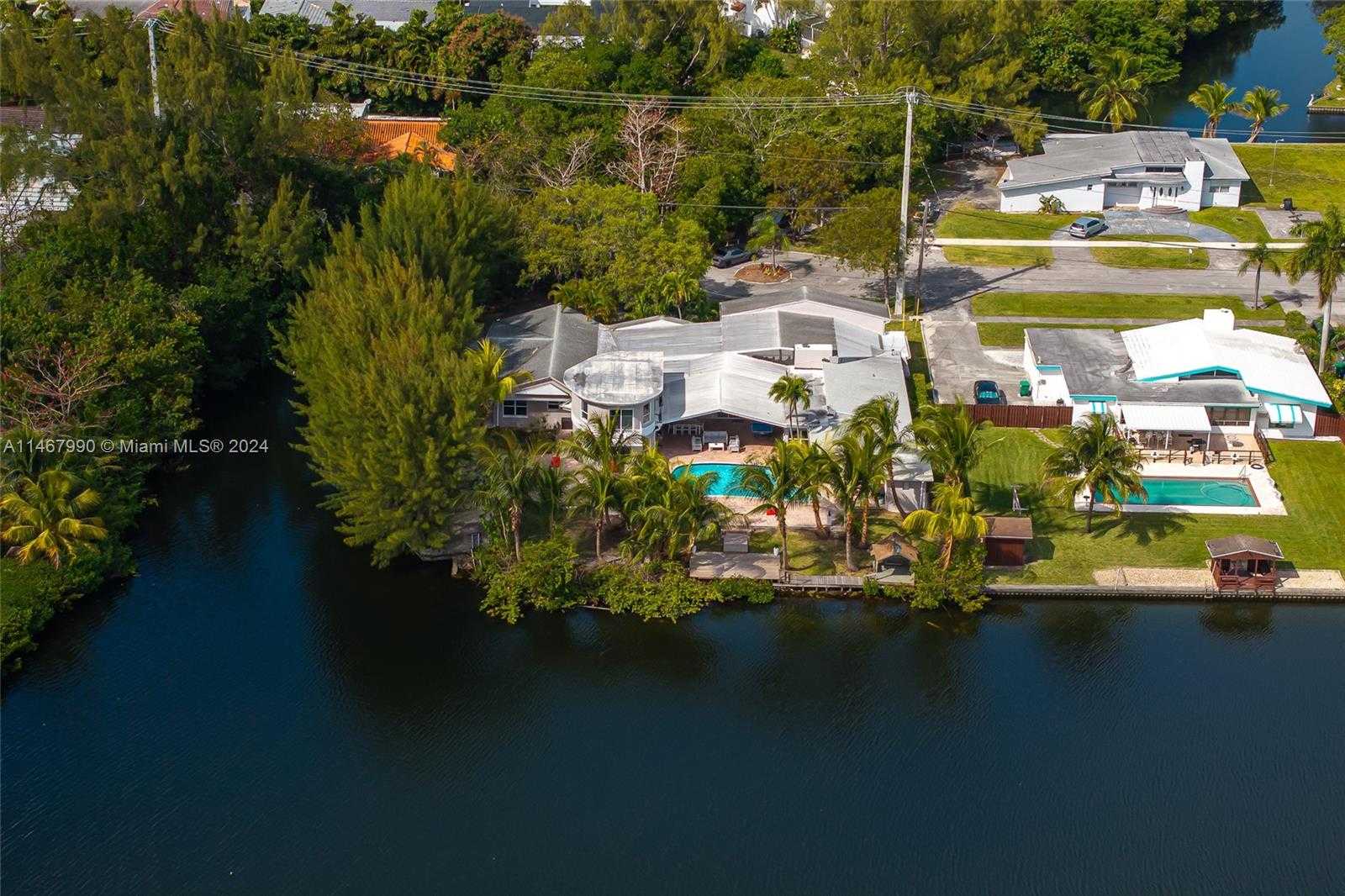 Small Image of 2500 NORTH EAST 199TH ST, Miami Number 70