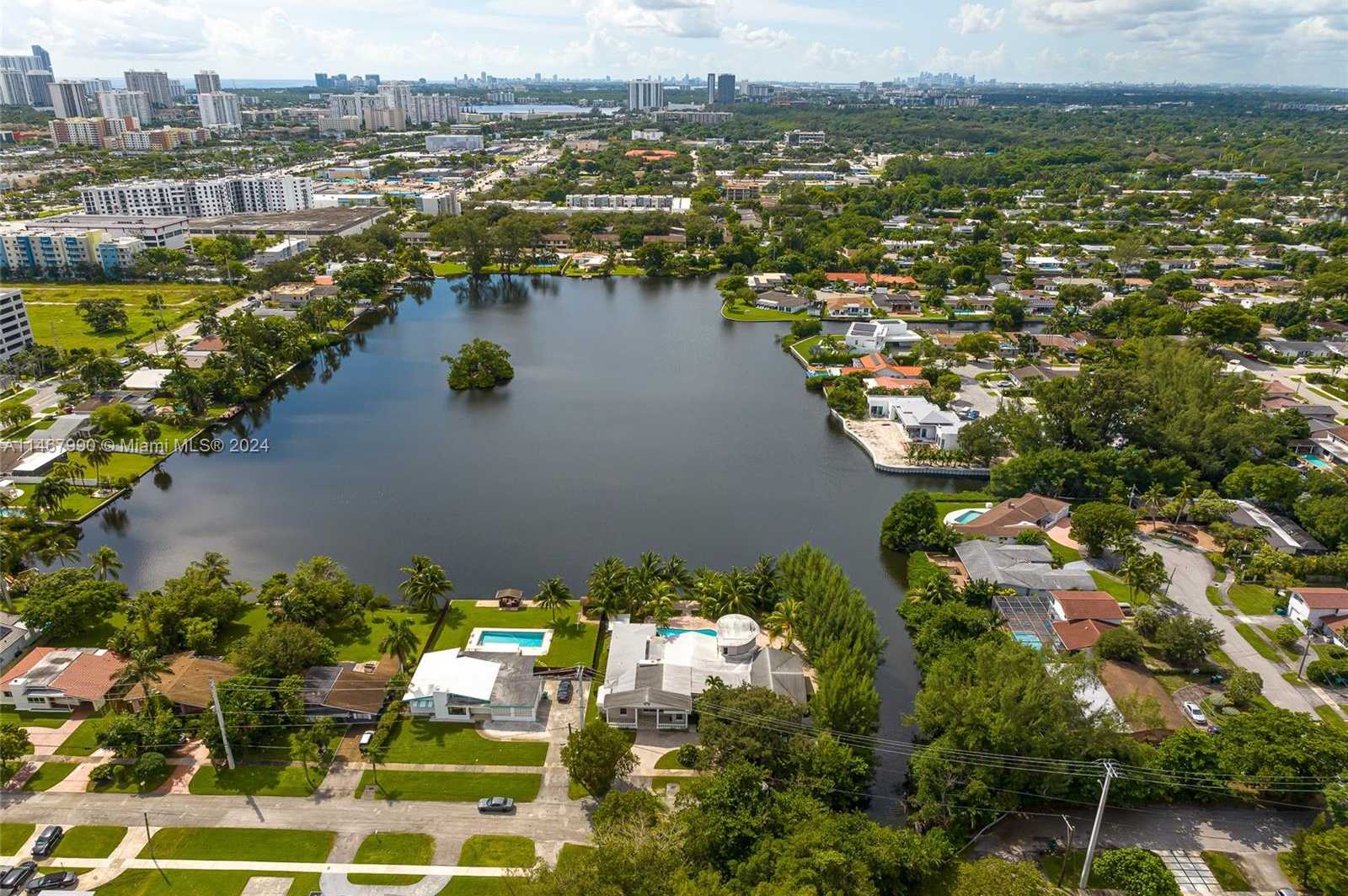 Small Image of 2500 NORTH EAST 199TH ST, Miami Number 72