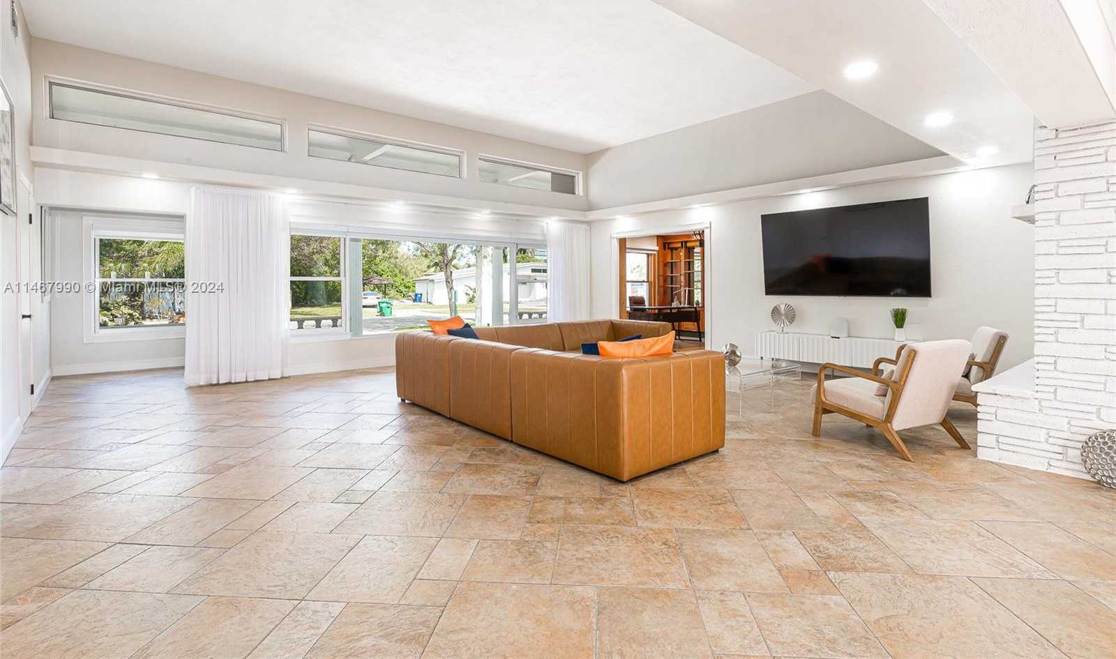 Small Image of 2500 NORTH EAST 199TH ST, Miami Number 9