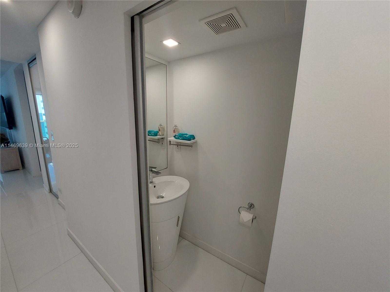 Small Image of 2301 COLLINS AVE #940, Miami Beach Number 21