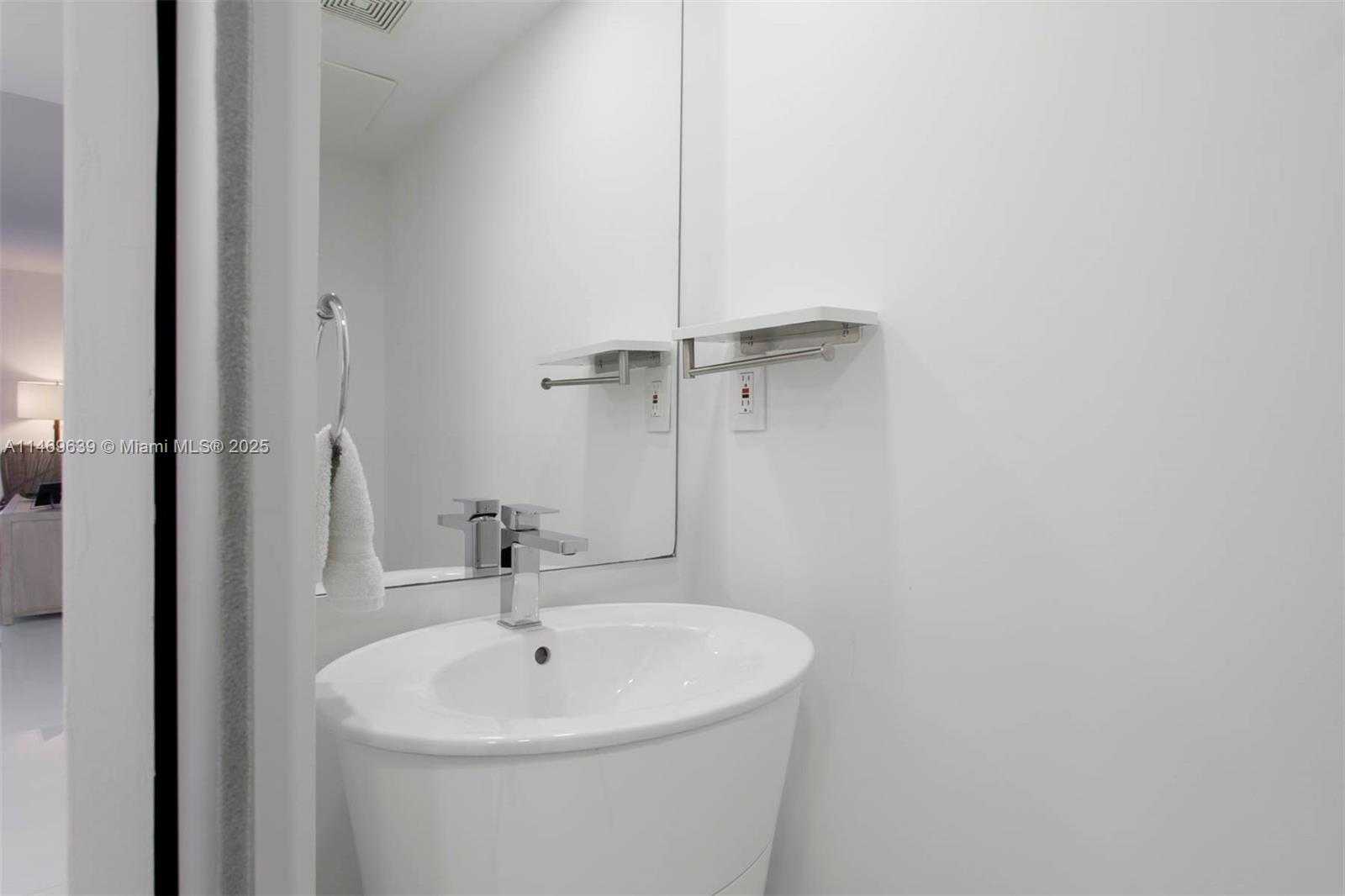 Small Image of 2301 COLLINS AVE #940, Miami Beach Number 44
