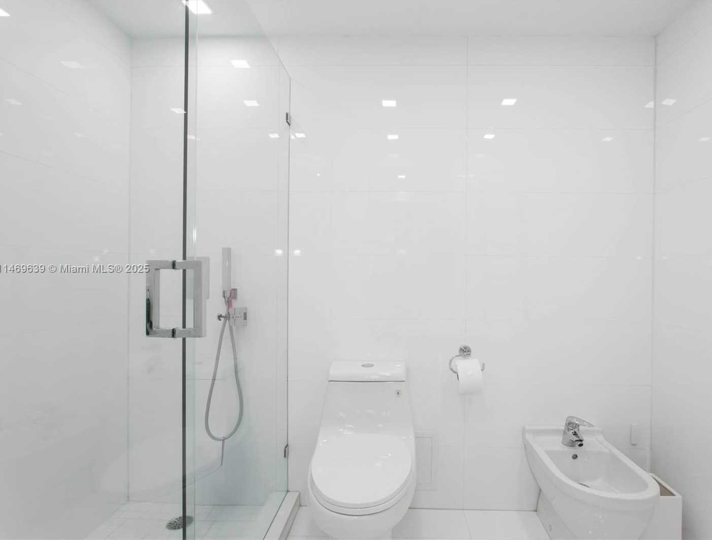 Small Image of 2301 COLLINS AVE #940, Miami Beach Number 46