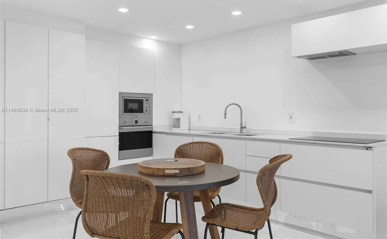 Small Image of 2301 COLLINS AVE #940, Miami Beach Number 8