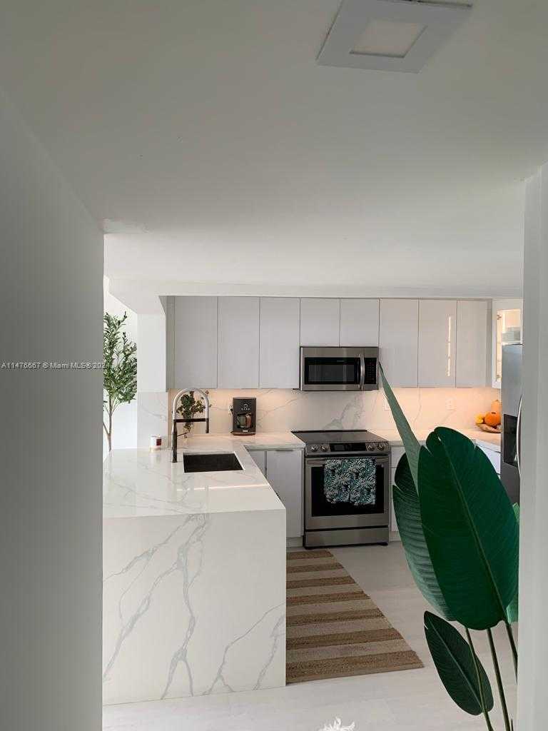Small Image of 2555 COLLINS AVE #1906, Miami Beach Number 13