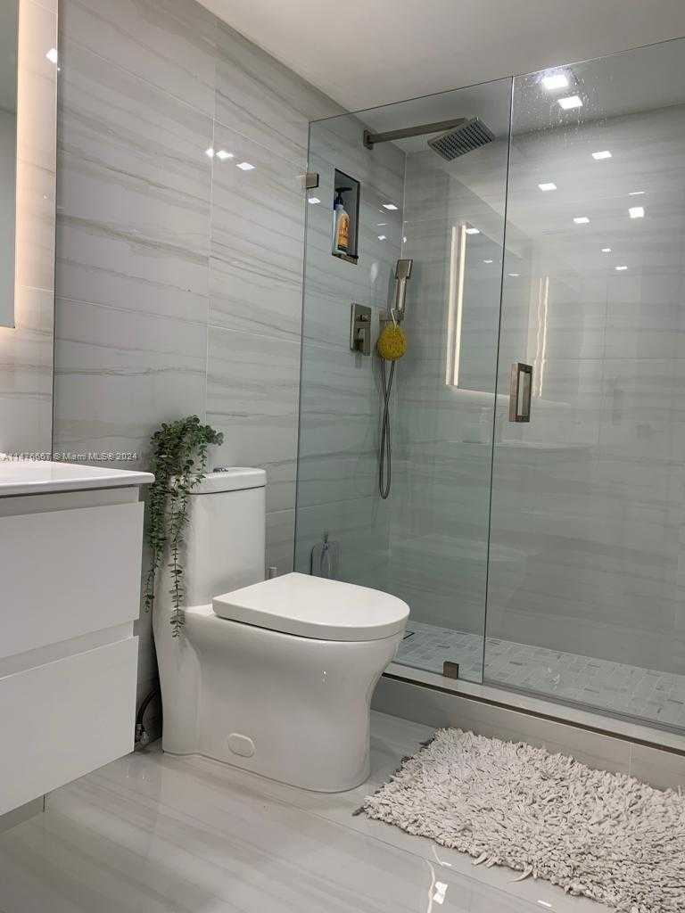 Small Image of 2555 COLLINS AVE #1906, Miami Beach Number 16