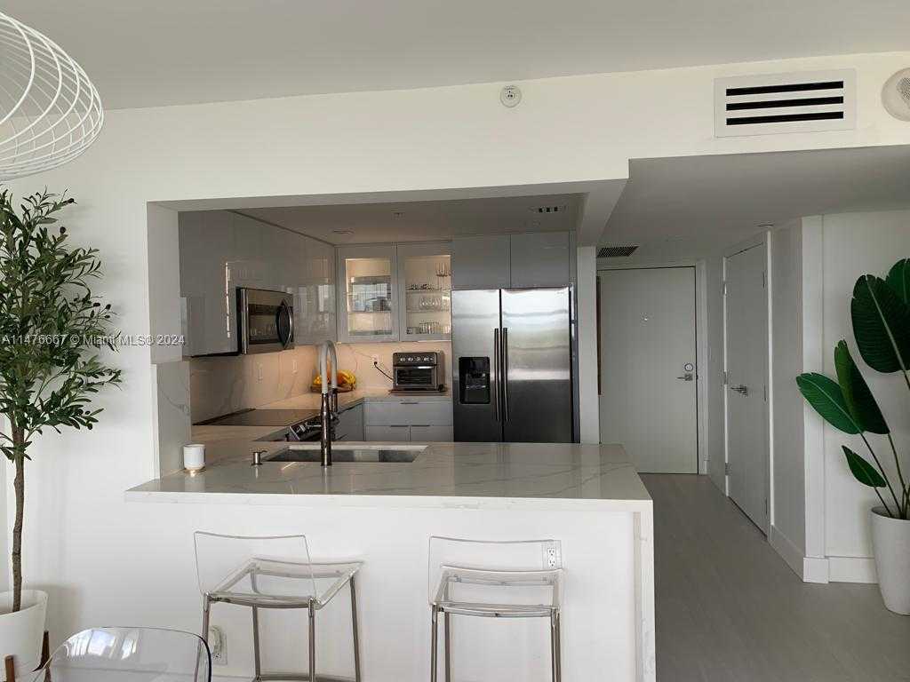 Small Image of 2555 COLLINS AVE #1906, Miami Beach Number 4