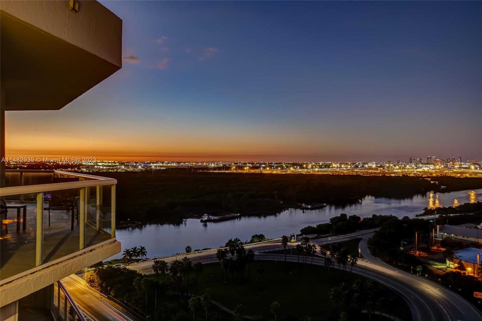 Small Image of 6051 NORTH OCEAN DR #PH5, Hollywood Number 24