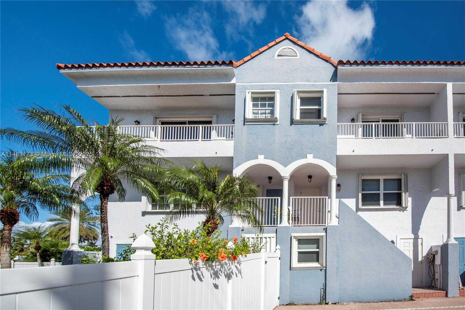 Small Image of 353 VIRGINIA ST, Hollywood Number 3