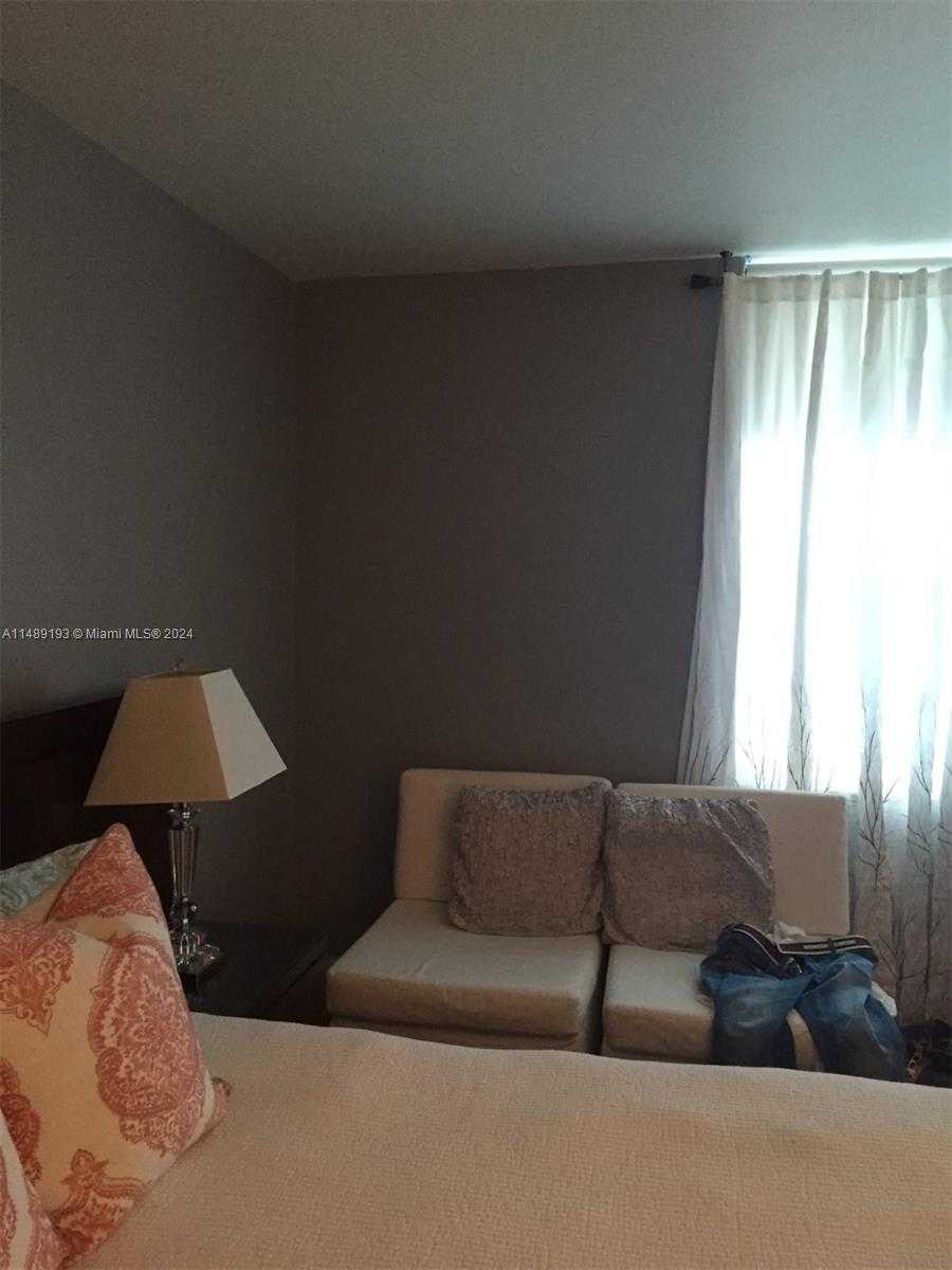 Small Image of 100 LINCOLN RD #814, Miami Beach Number 2