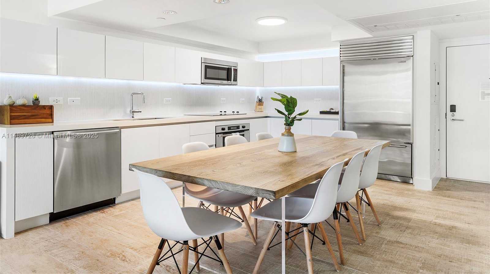 Small Image of 102 24TH ST #1412, Miami Beach Number 4