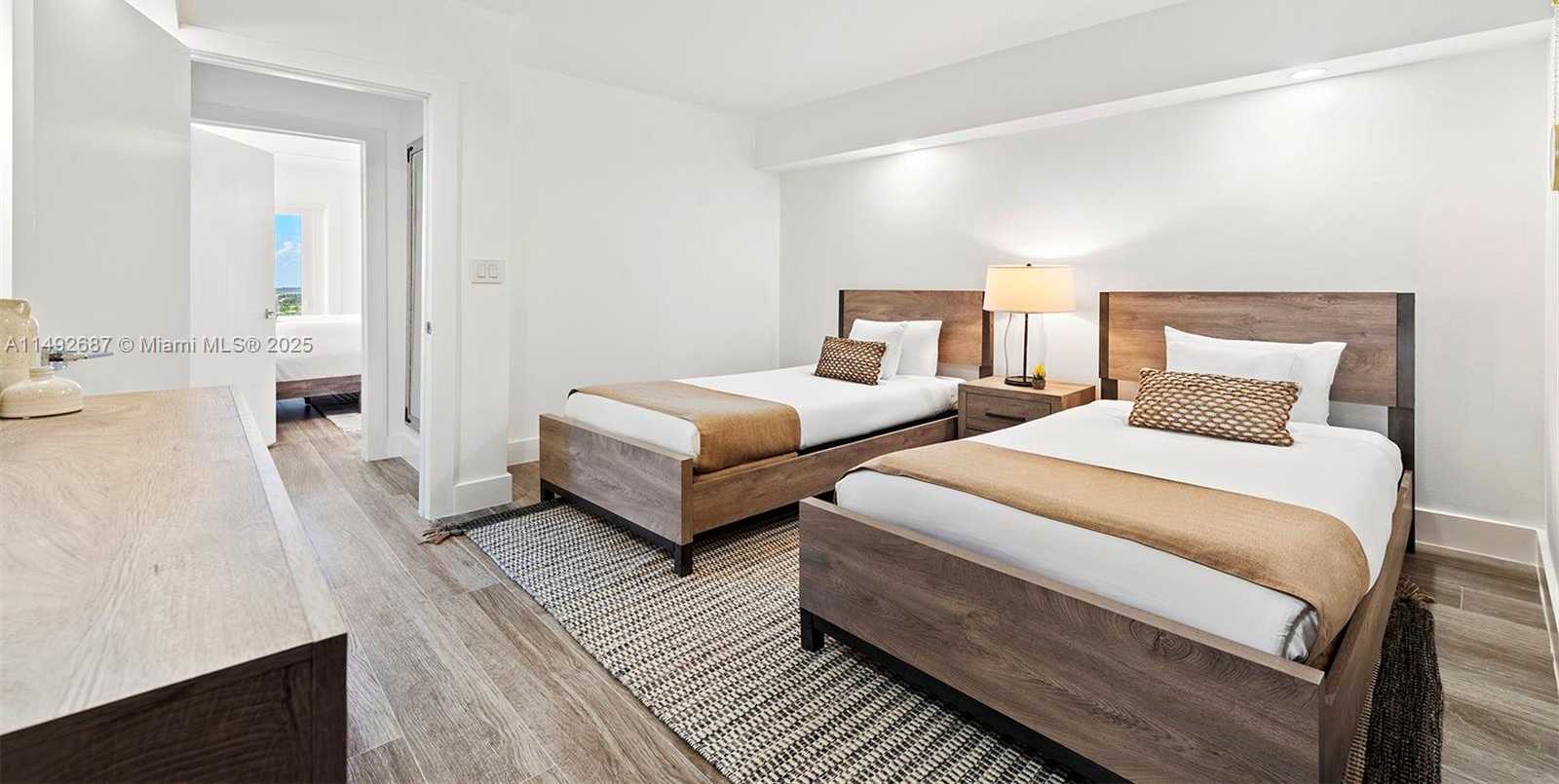 Small Image of 2301 #1126, Miami Beach Number 19