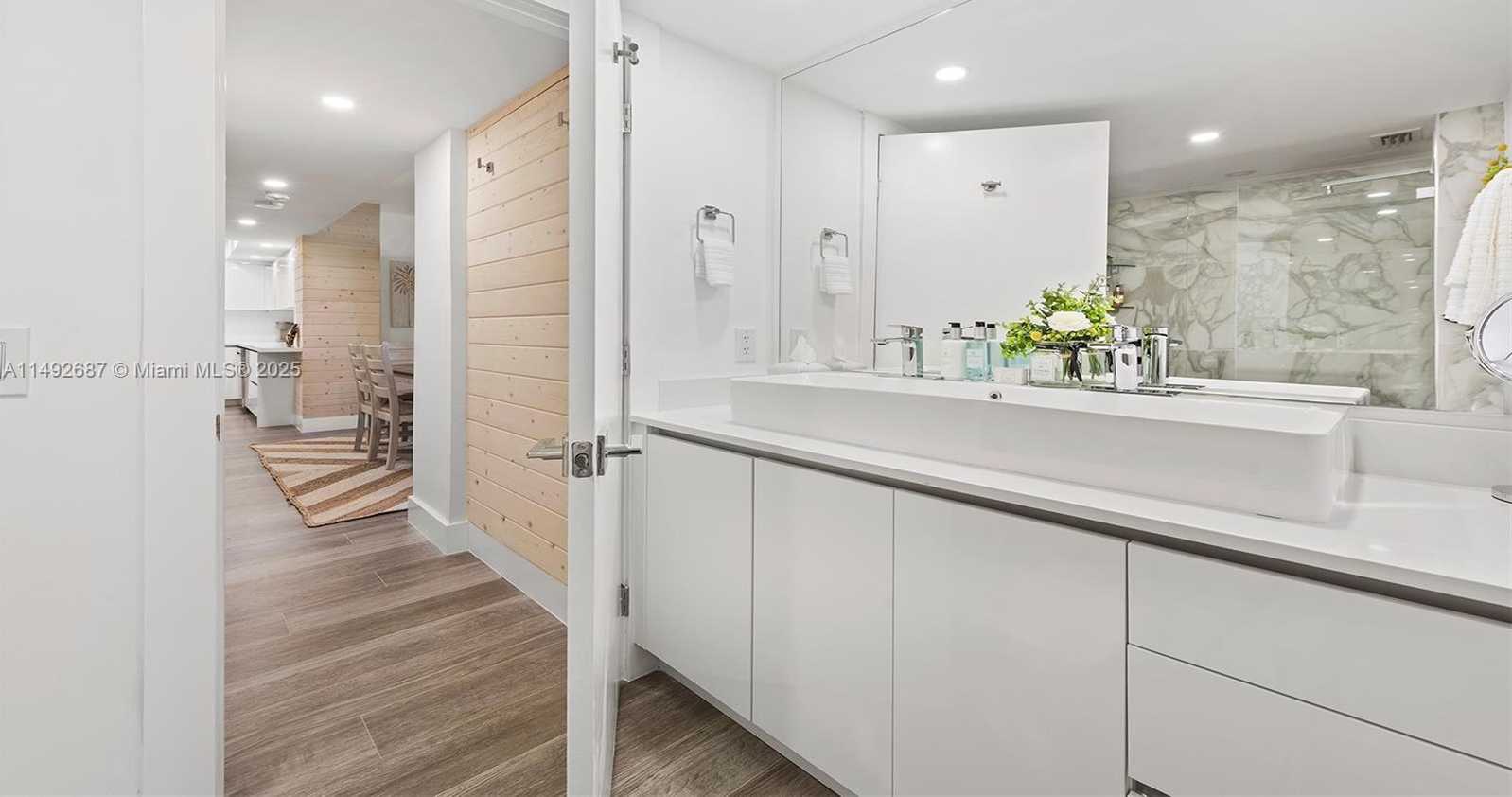 Small Image of 2301 #1126, Miami Beach Number 29