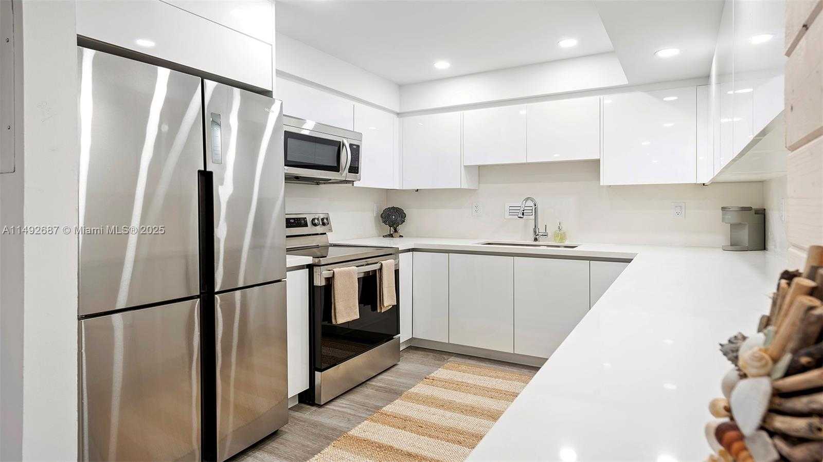 Small Image of 2301 #1126, Miami Beach Number 30