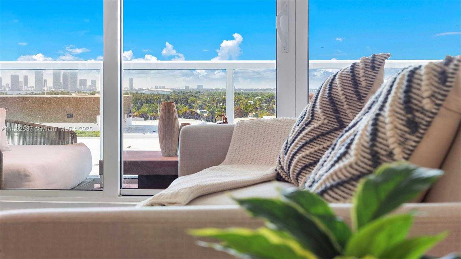 Small Image of 2301 #1126, Miami Beach Number 33