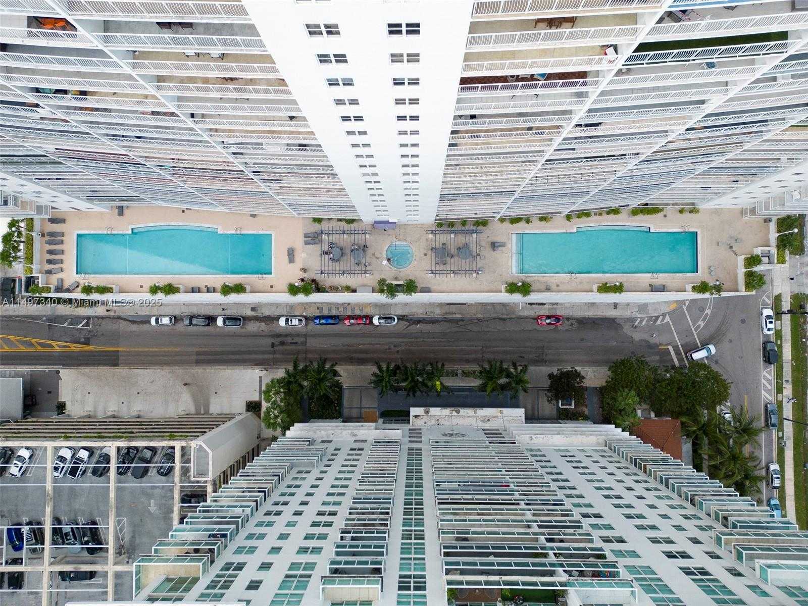 Small Image of 1200 BRICKELL BAY DR #3619, Miami Number 31