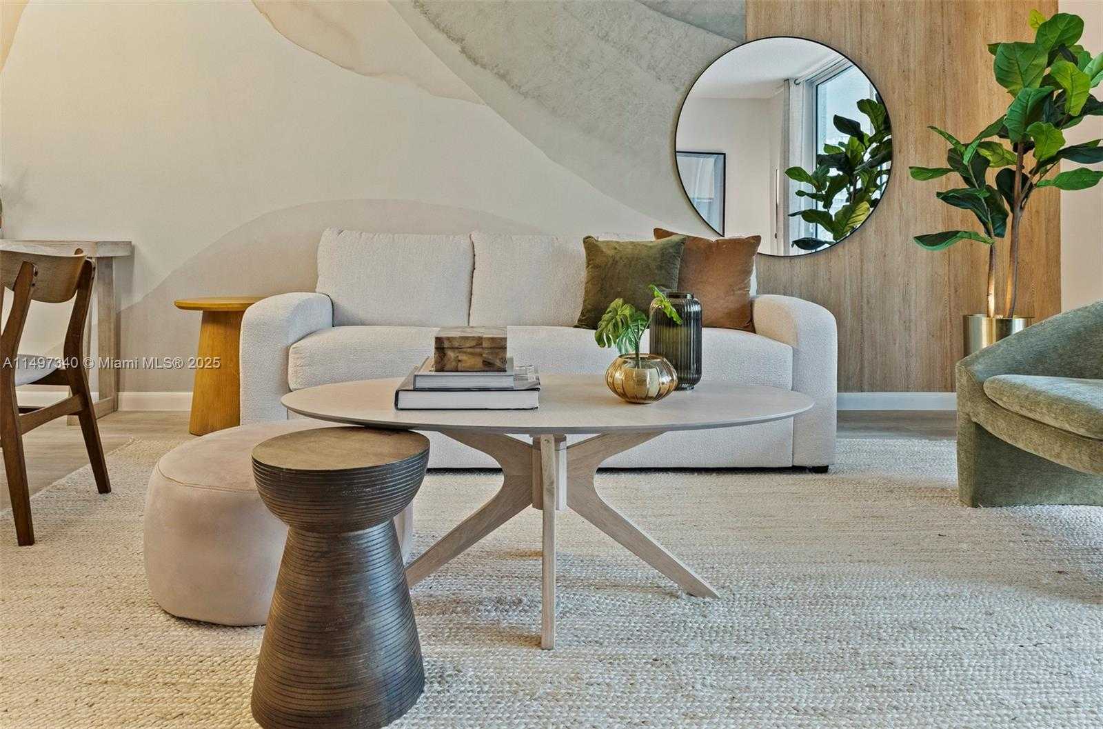 Small Image of 1200 BRICKELL BAY DR #3619, Miami Number 4