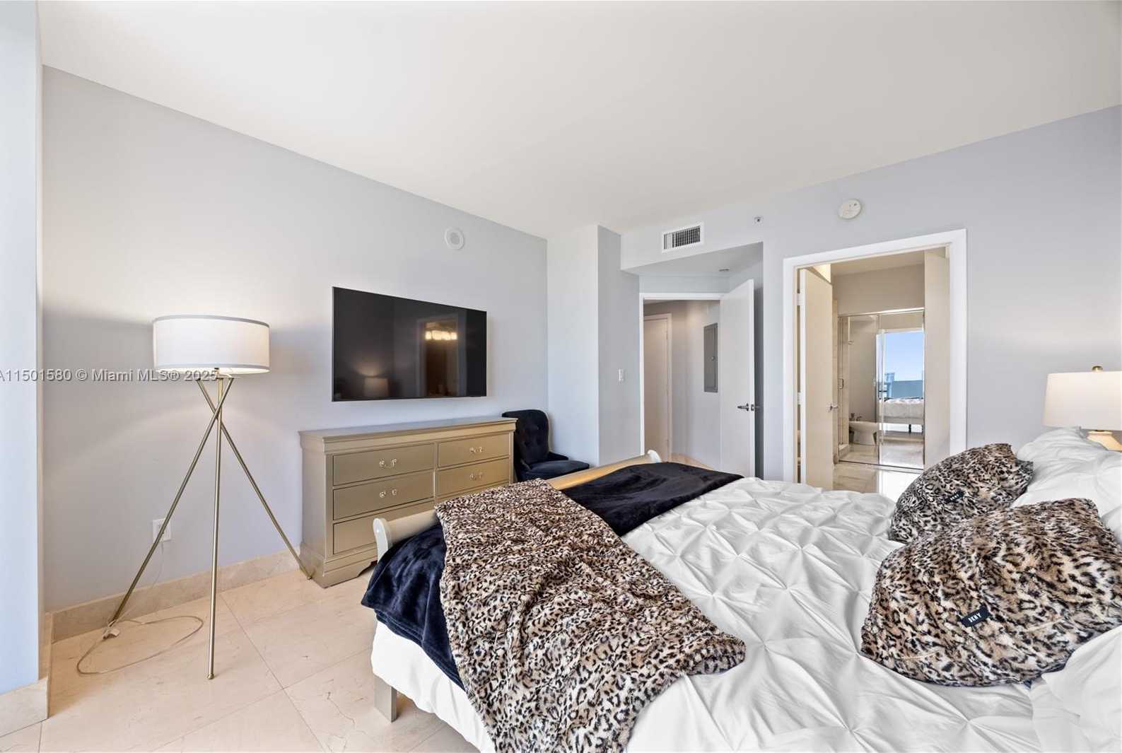 Small Image of 6365 COLLINS AVE #4106, Miami Beach Number 16