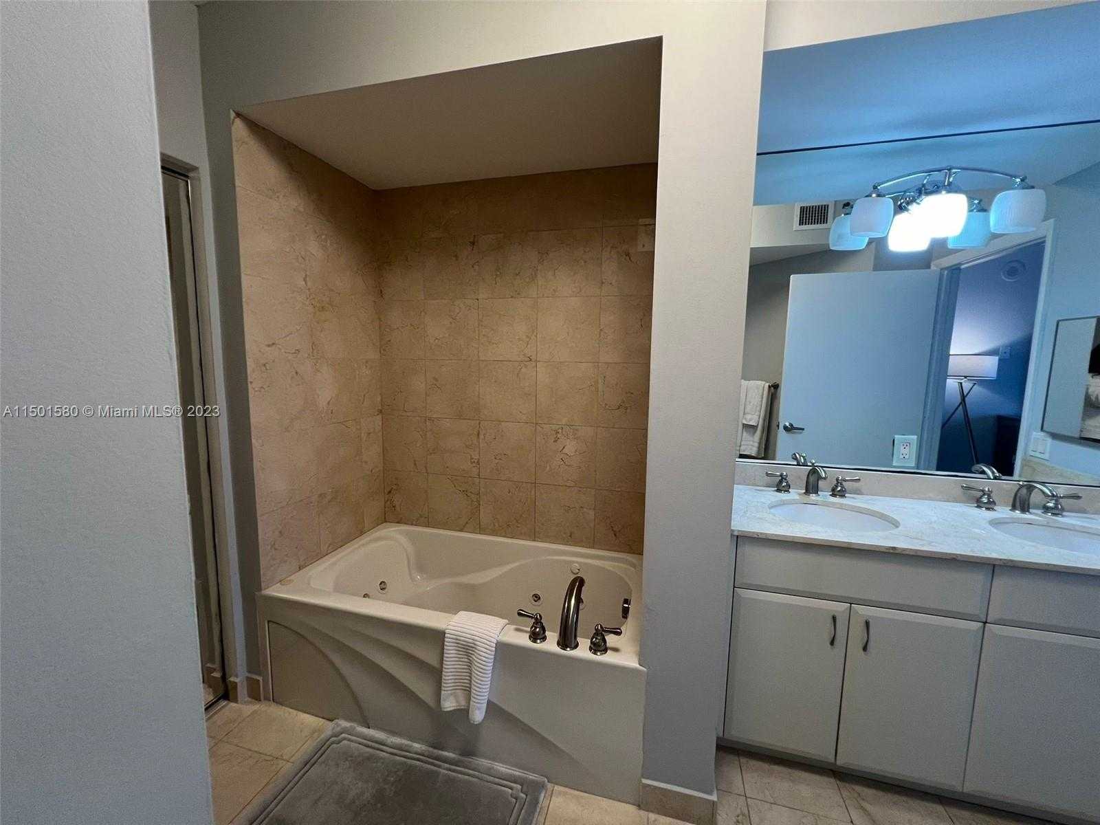 Small Image of 6365 COLLINS AVE #4106, Miami Beach Number 8