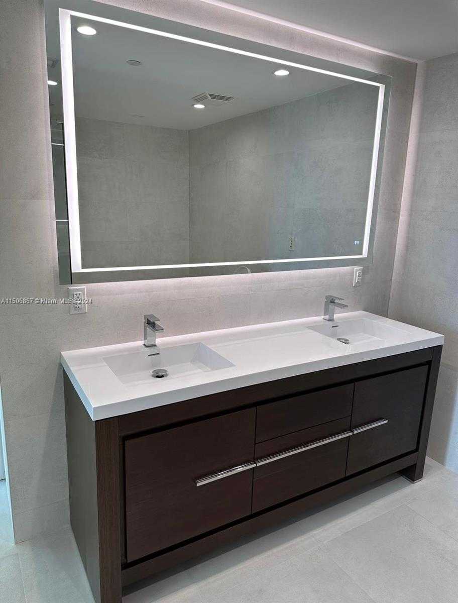 Small Image of 540 #2212, Miami Beach Number 13