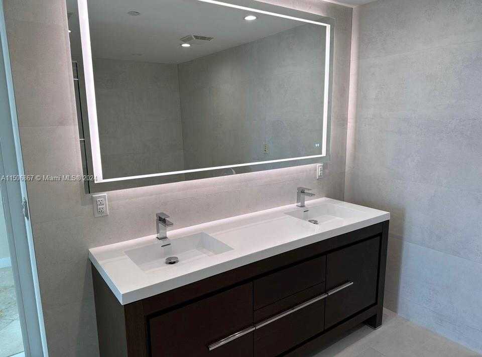 Small Image of 540 #2212, Miami Beach Number 6