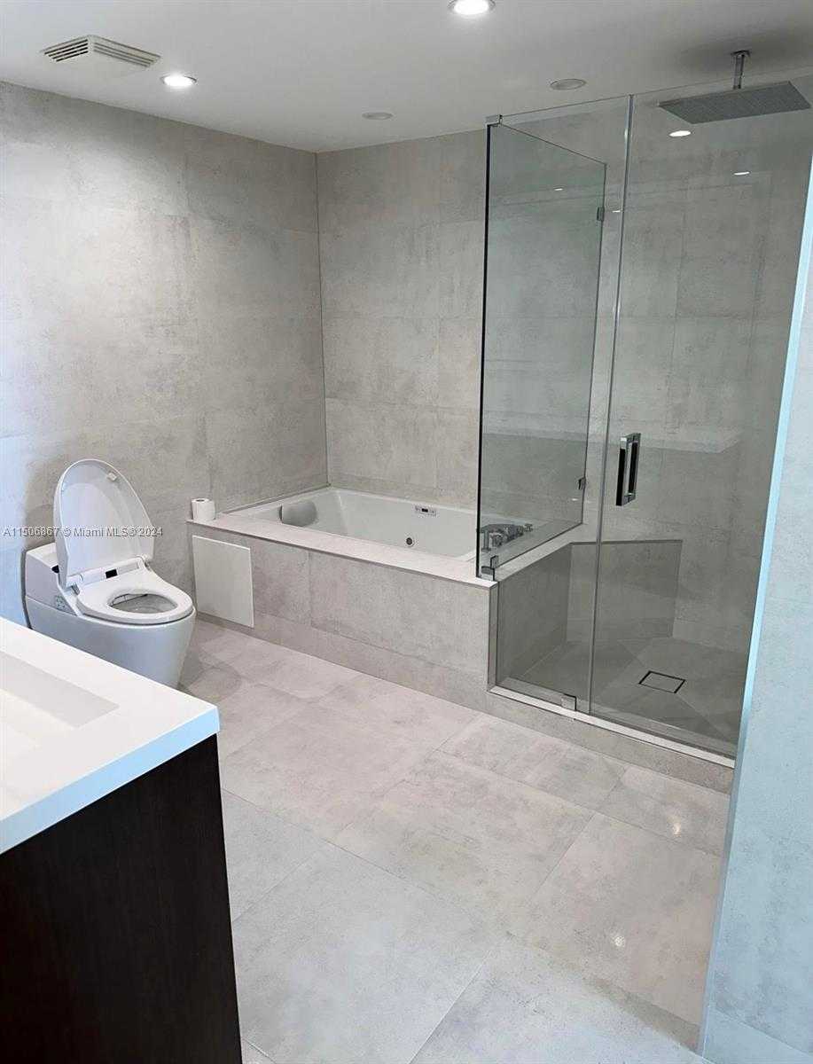 Small Image of 540 #2212, Miami Beach Number 7