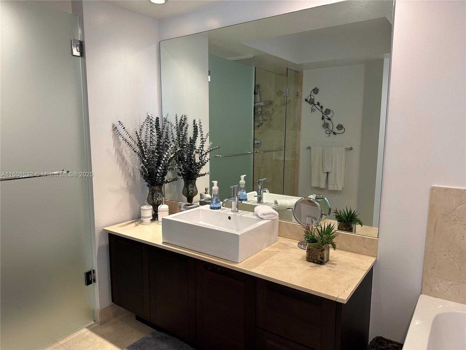 Small Image of 150 #1-1105, Sunny Isles Beach Number 12