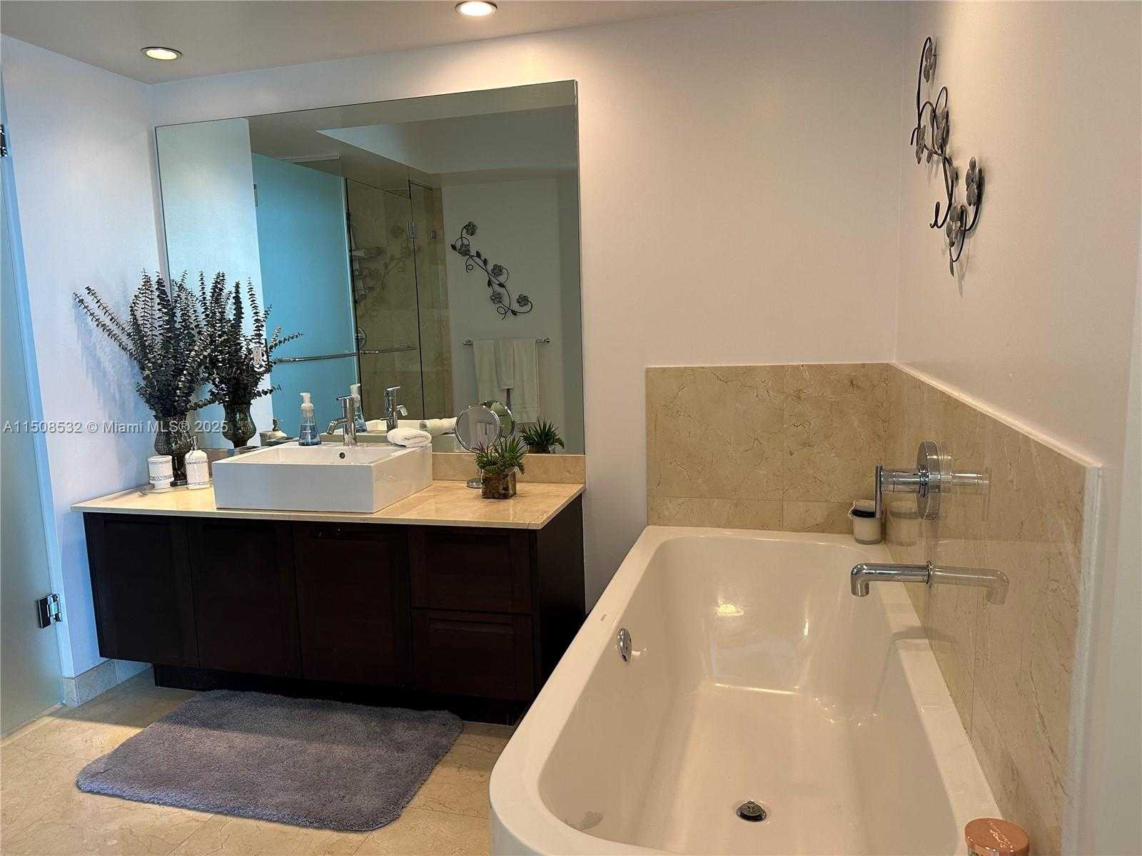 Small Image of 150 #1-1105, Sunny Isles Beach Number 14