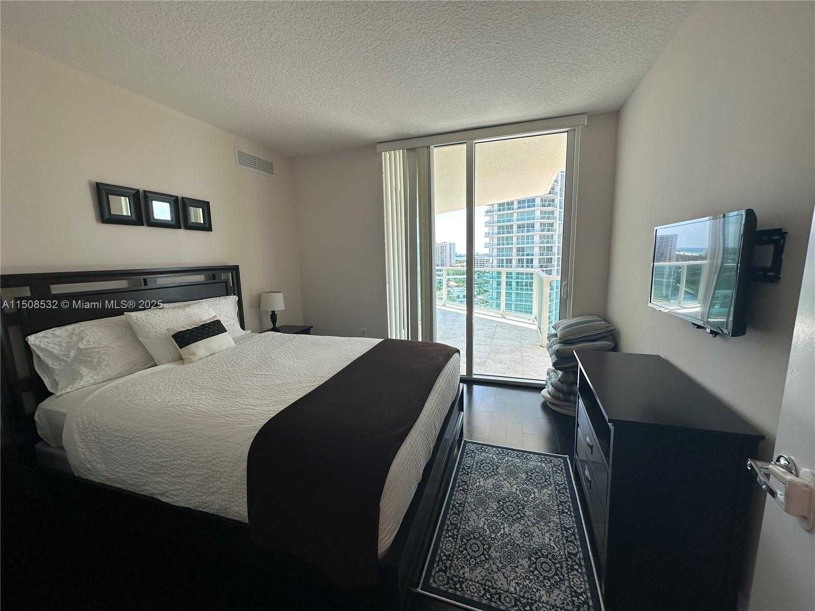 Small Image of 150 #1-1105, Sunny Isles Beach Number 15