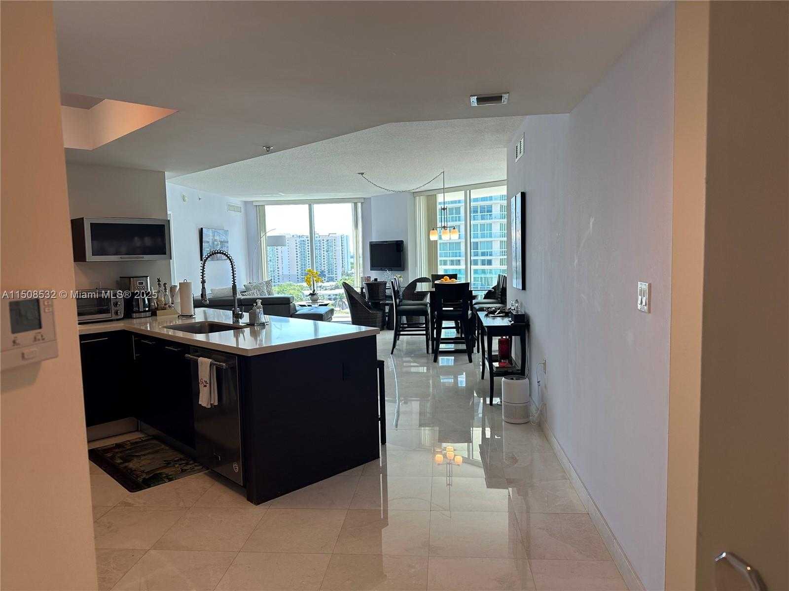Small Image of 150 #1-1105, Sunny Isles Beach Number 4