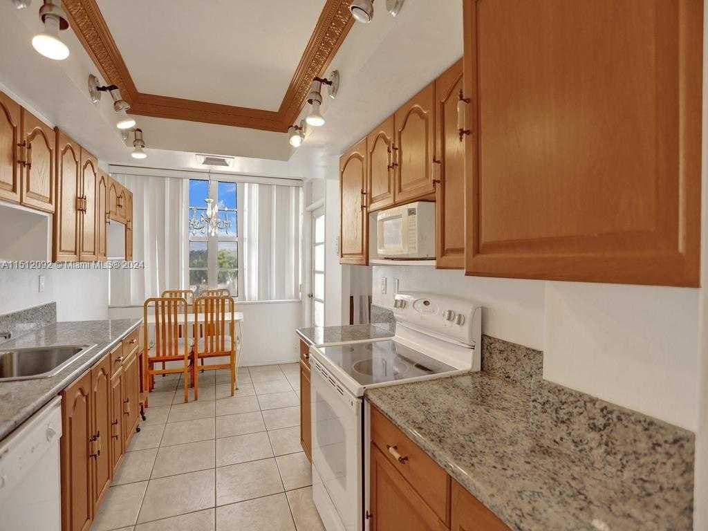 Small Image of 18051 BISCAYNE BLVD #304, Aventura Number 15