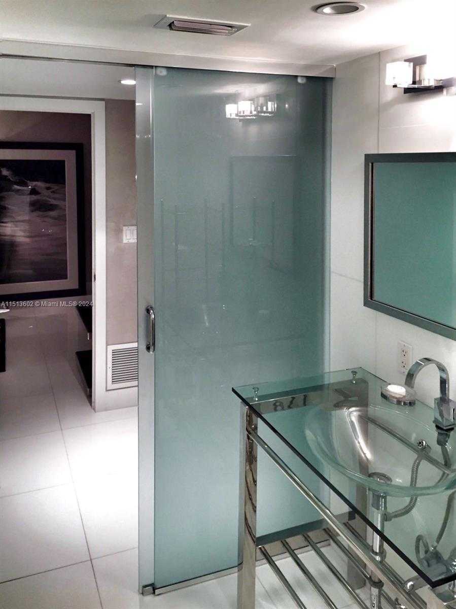 Small Image of 2301 COLLINS AVE #1507, Miami Beach Number 17