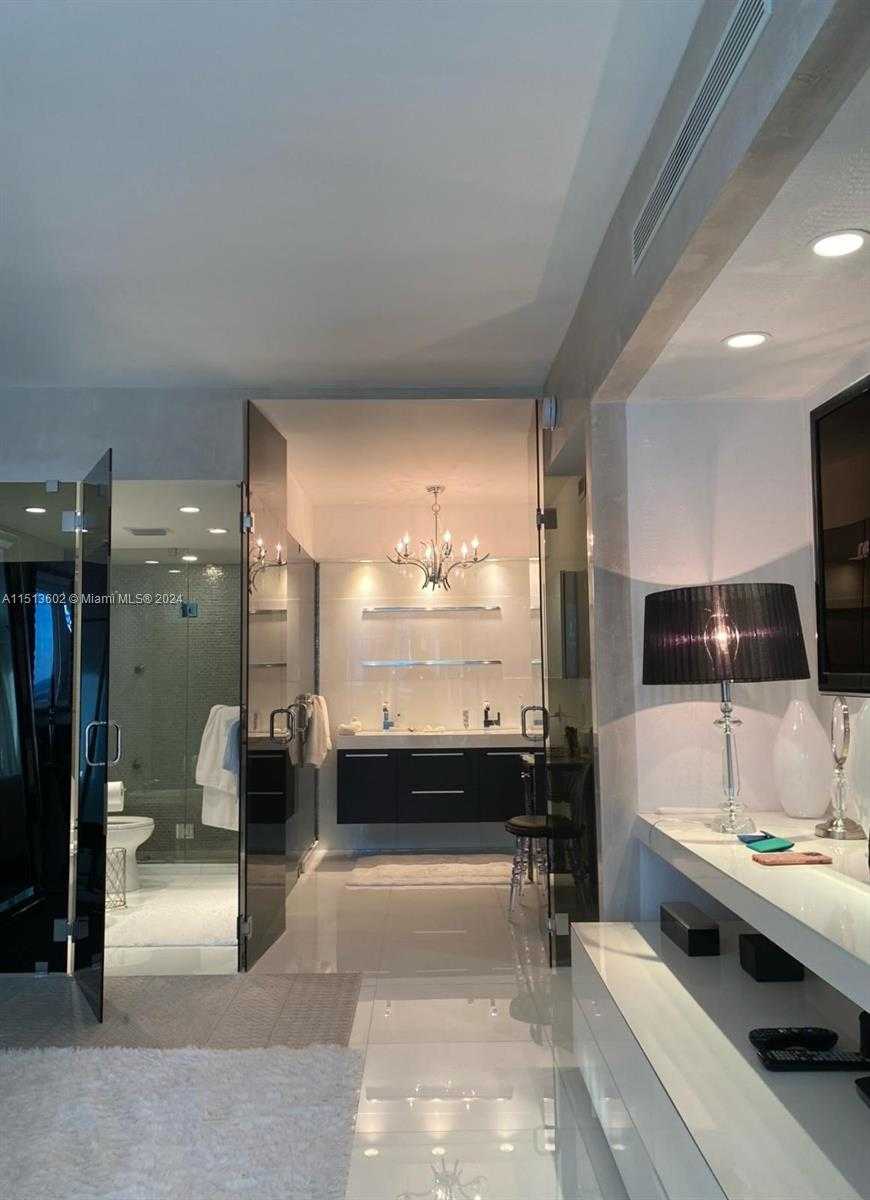 Small Image of 2301 COLLINS AVE #1507, Miami Beach Number 9