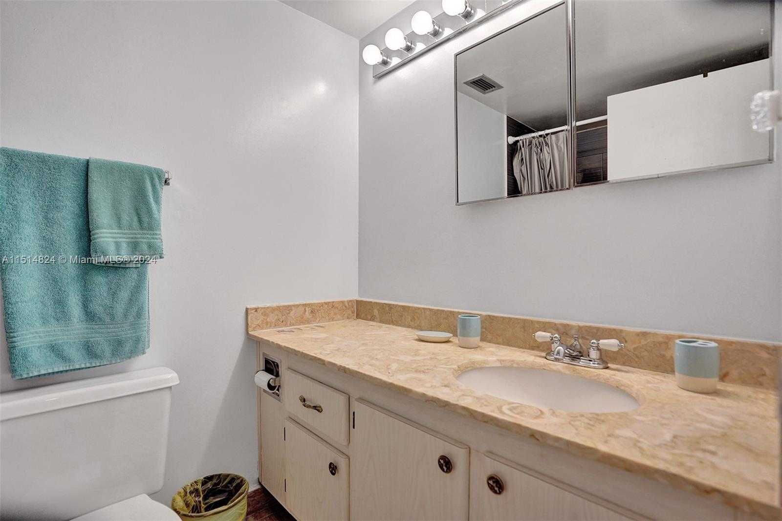 Small Image of 3725 S Ocean Dr, Hollywood, FL 33019, USA Number 12