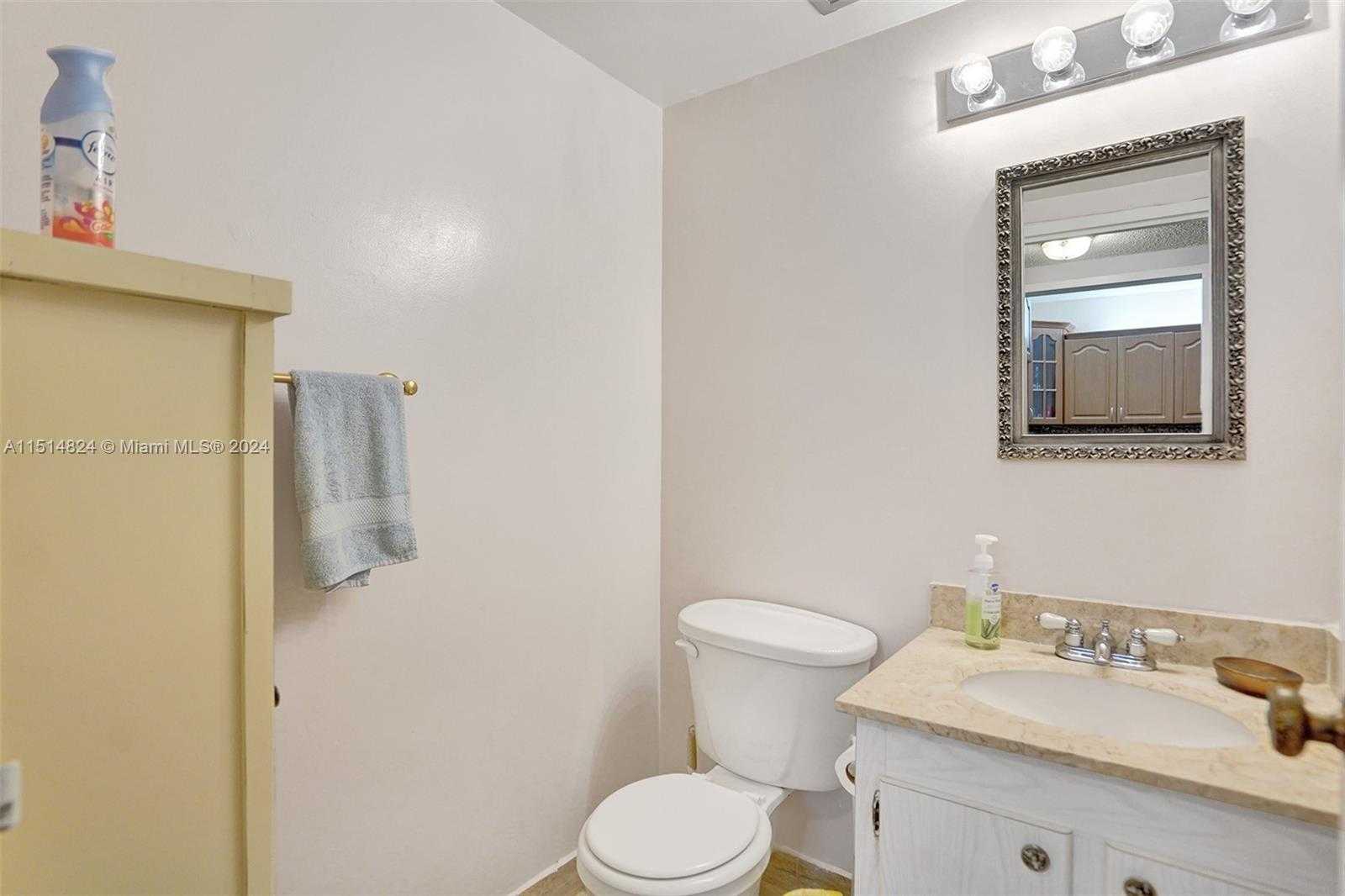 Small Image of 3725 S Ocean Dr, Hollywood, FL 33019, USA Number 13