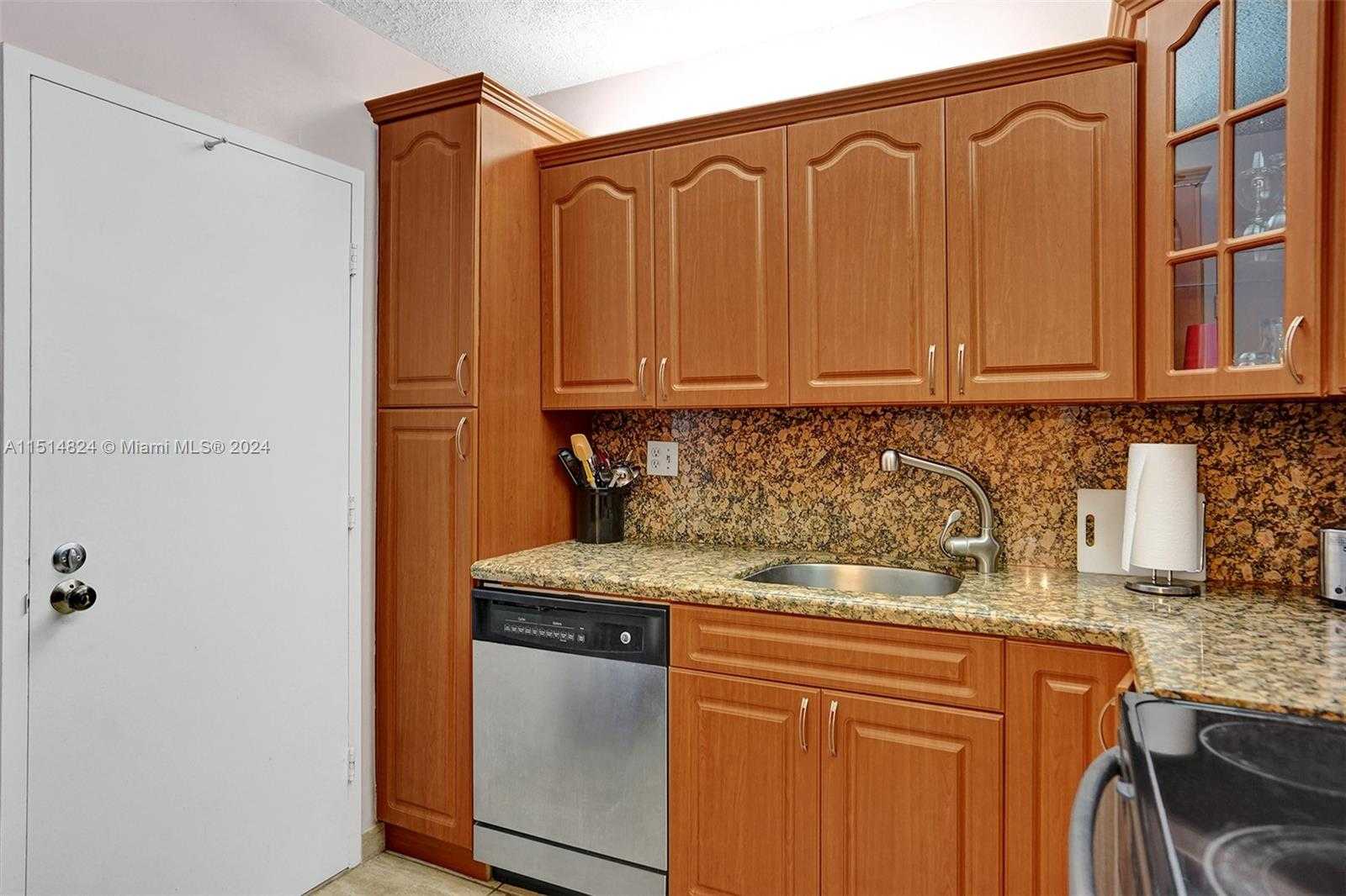 Small Image of 3725 S Ocean Dr, Hollywood, FL 33019, USA Number 15