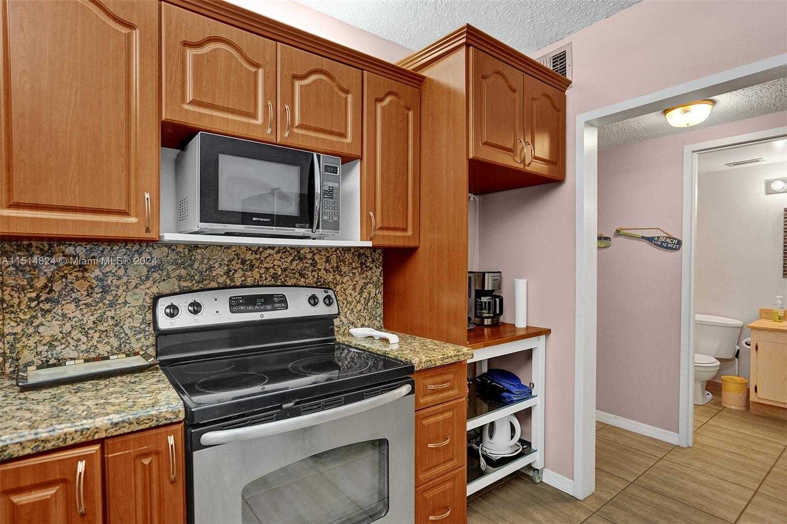 Small Image of 3725 S Ocean Dr, Hollywood, FL 33019, USA Number 16