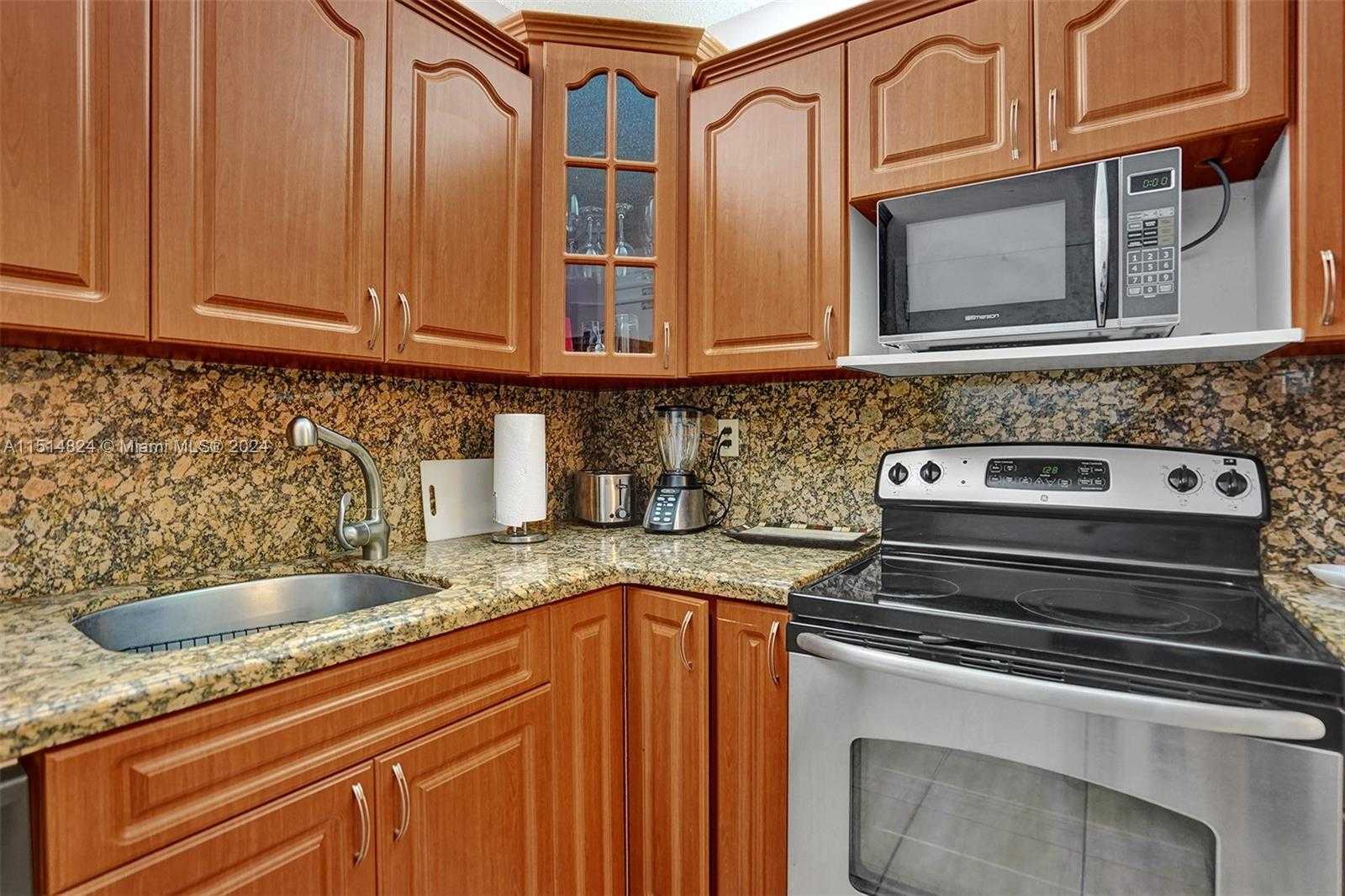 Small Image of 3725 S Ocean Dr, Hollywood, FL 33019, USA Number 17