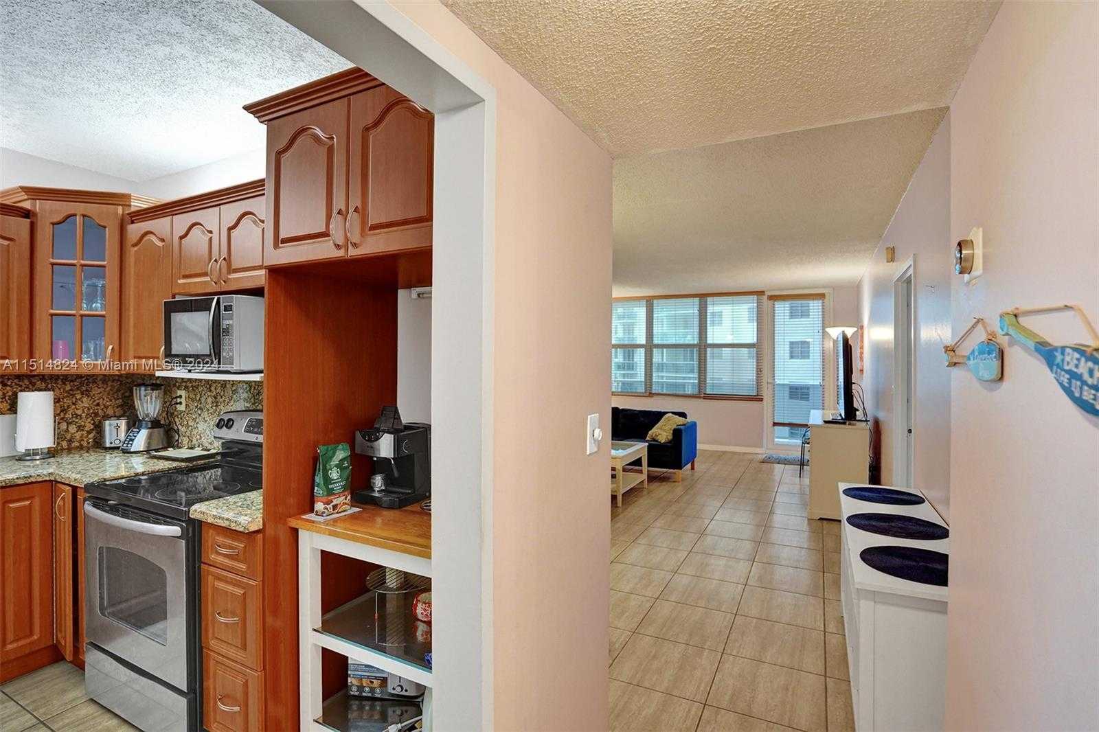 Small Image of 3725 S Ocean Dr, Hollywood, FL 33019, USA Number 18
