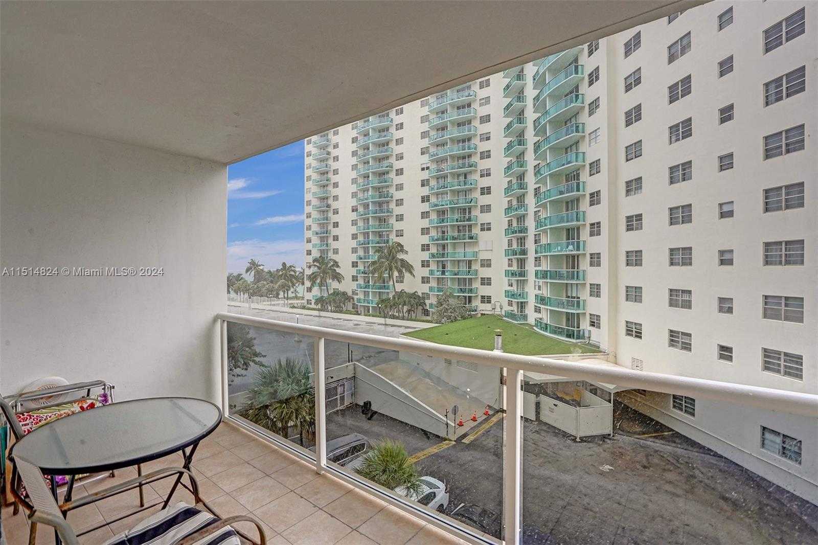 Small Image of 3725 S Ocean Dr, Hollywood, FL 33019, USA Number 27