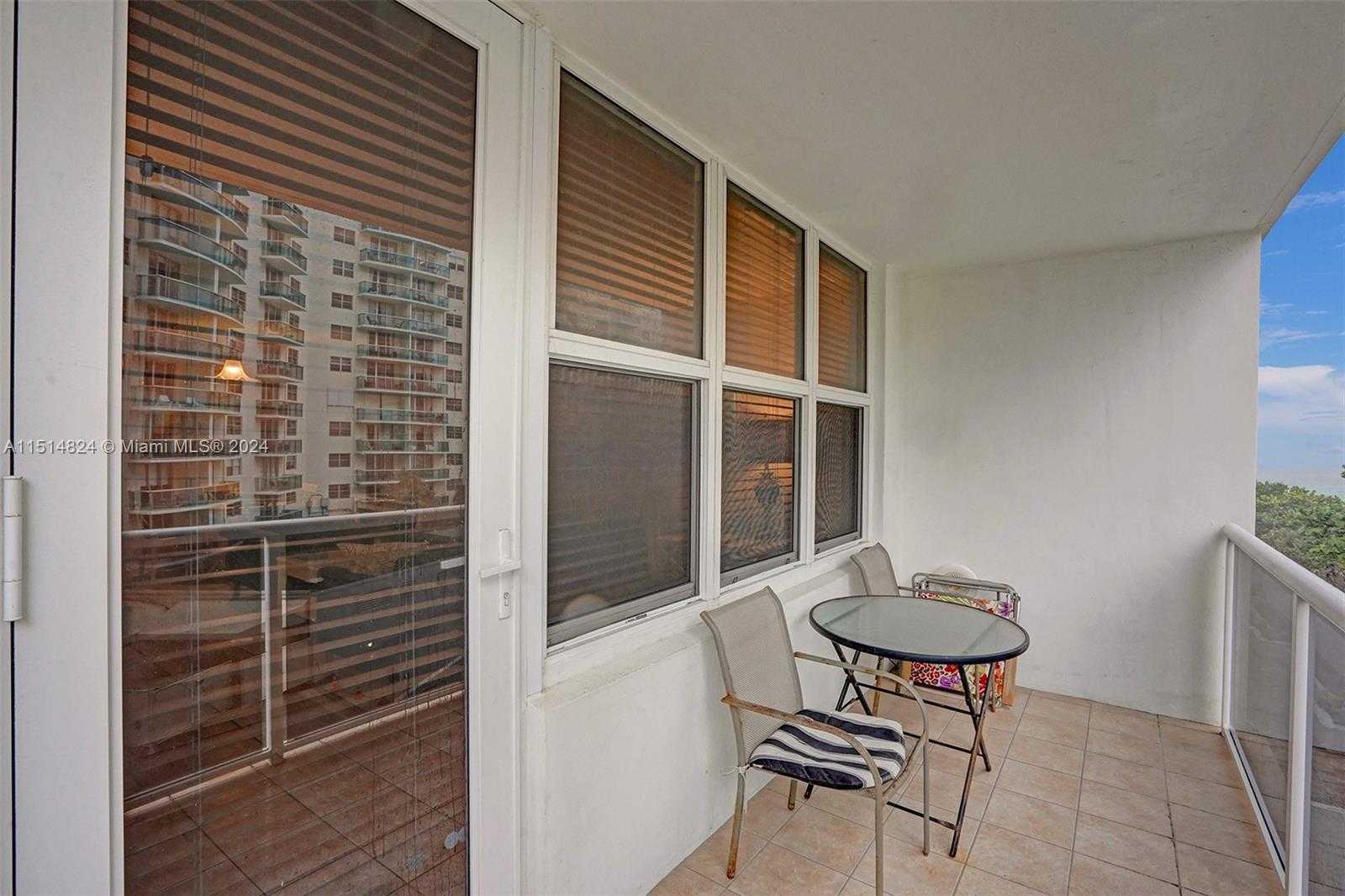 Small Image of 3725 S Ocean Dr, Hollywood, FL 33019, USA Number 28