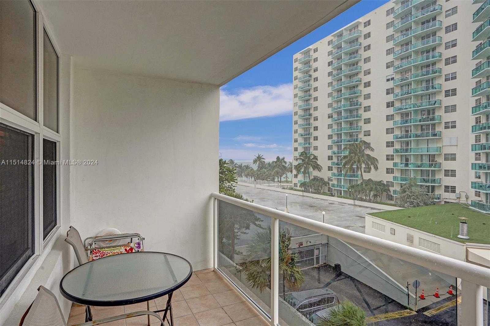 Small Image of 3725 S Ocean Dr, Hollywood, FL 33019, USA Number 29