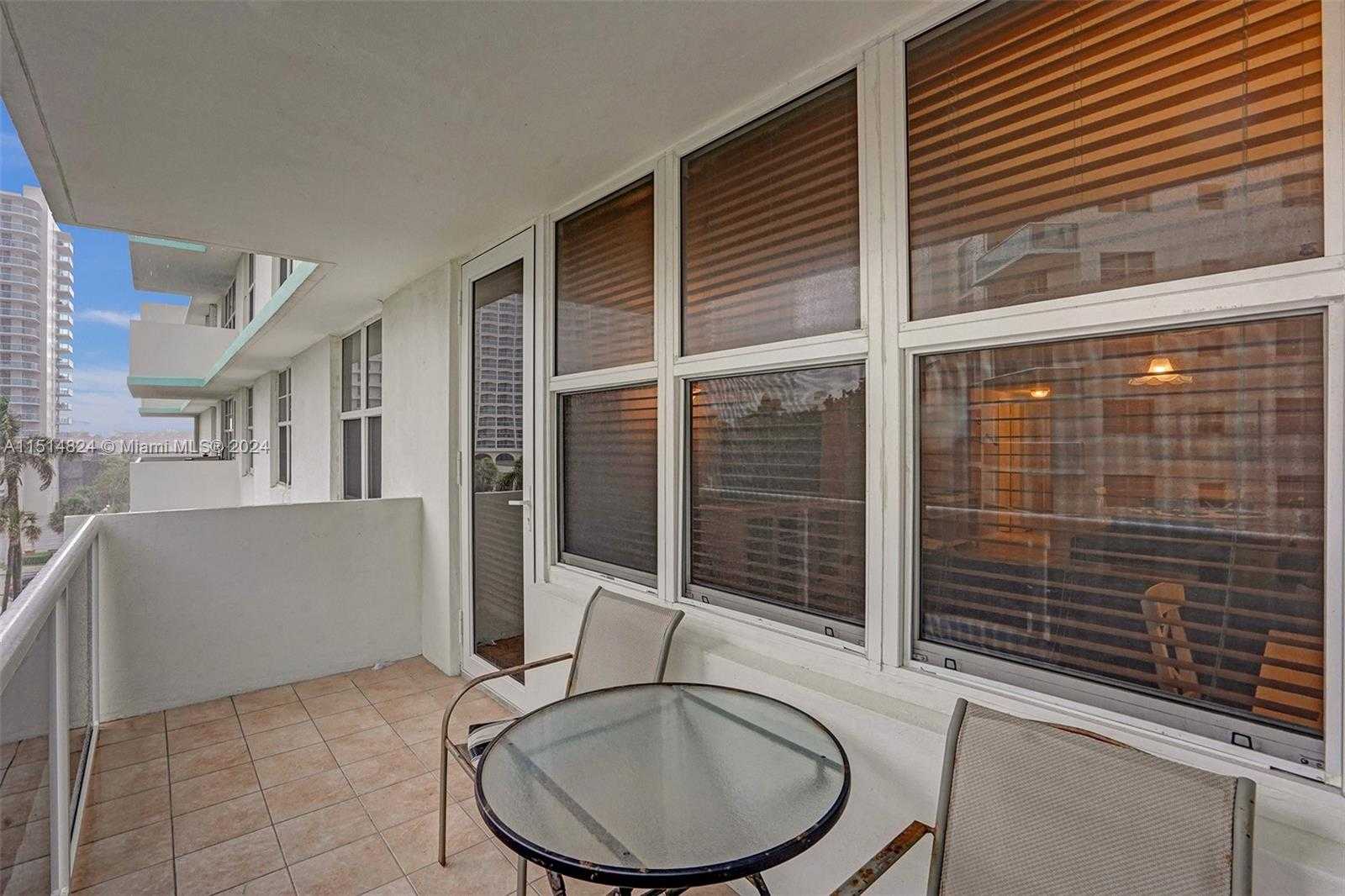 Small Image of 3725 S Ocean Dr, Hollywood, FL 33019, USA Number 30