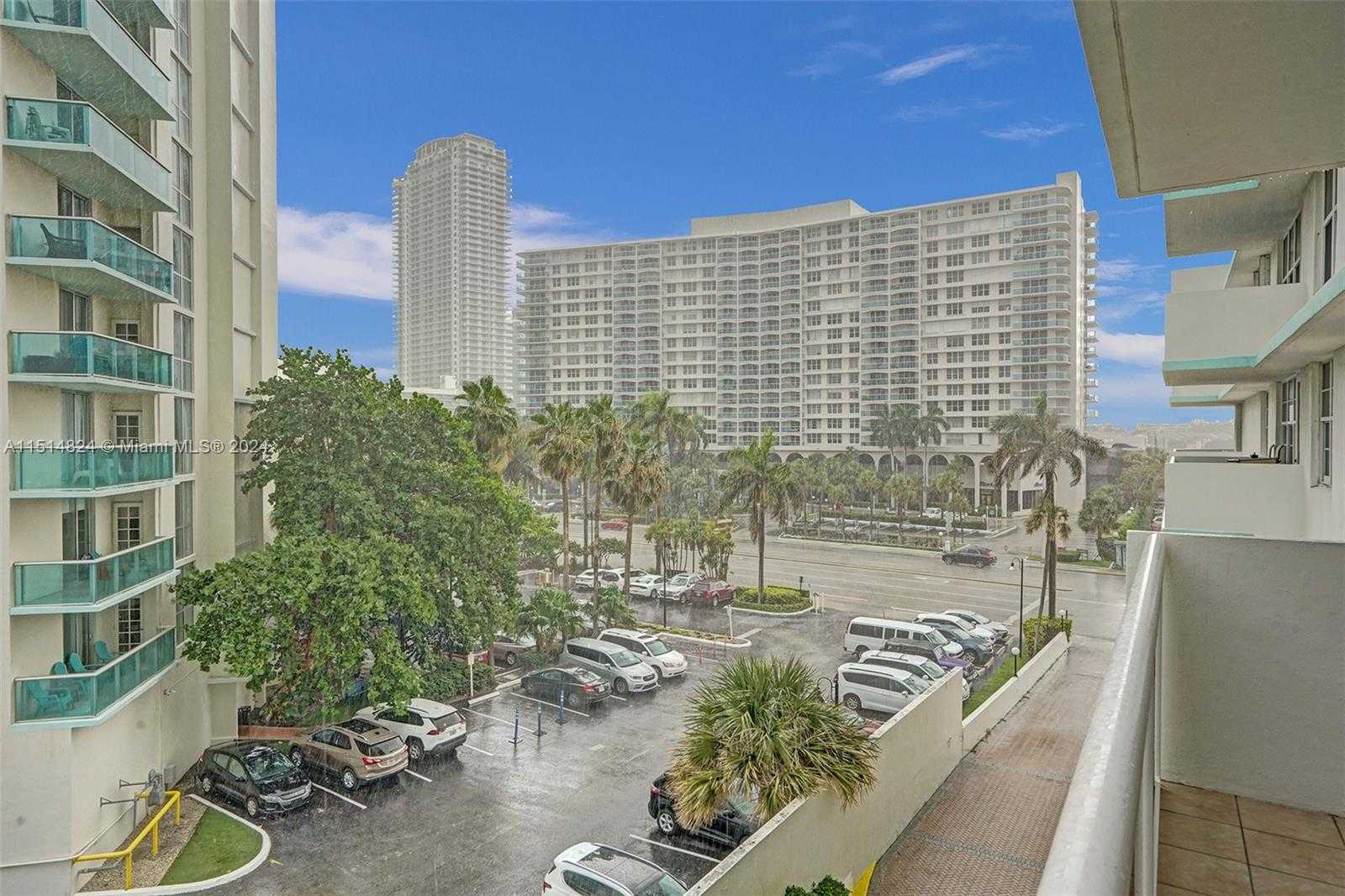 Small Image of 3725 S Ocean Dr, Hollywood, FL 33019, USA Number 31